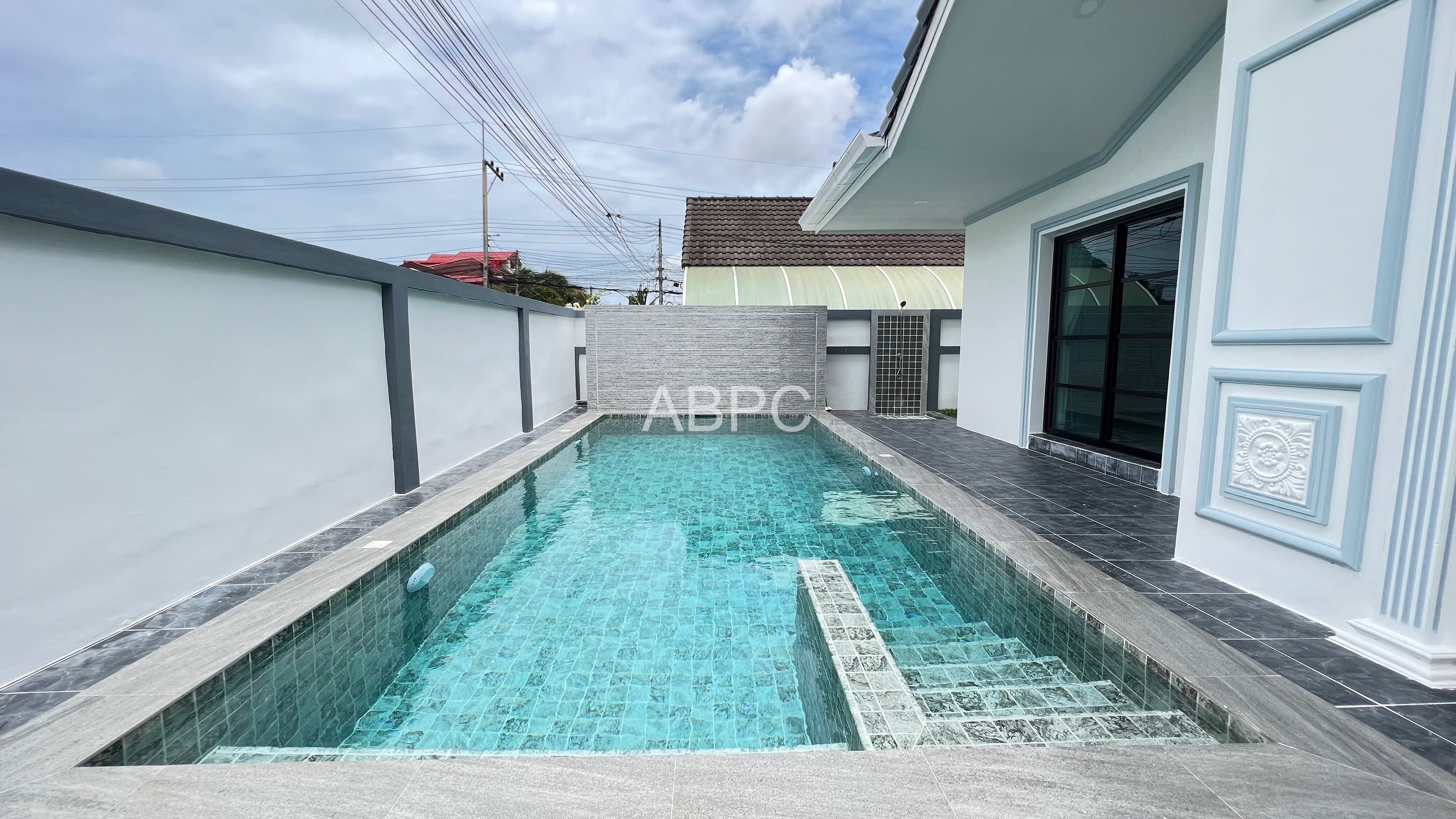 4 Bedrooms 4 Bathrooms in East Pattaya photo 3
