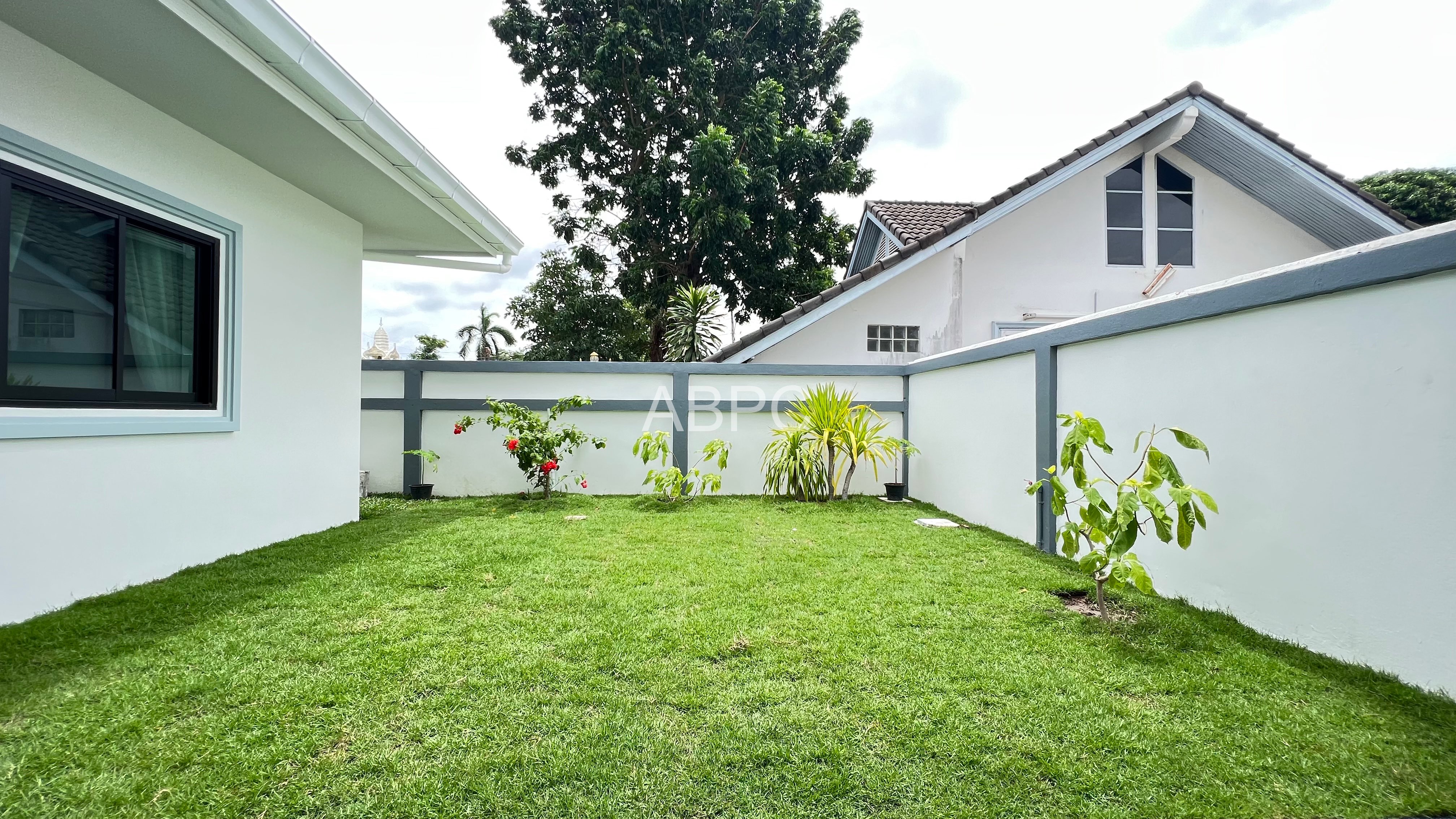 4 Bedrooms 4 Bathrooms in East Pattaya photo 15