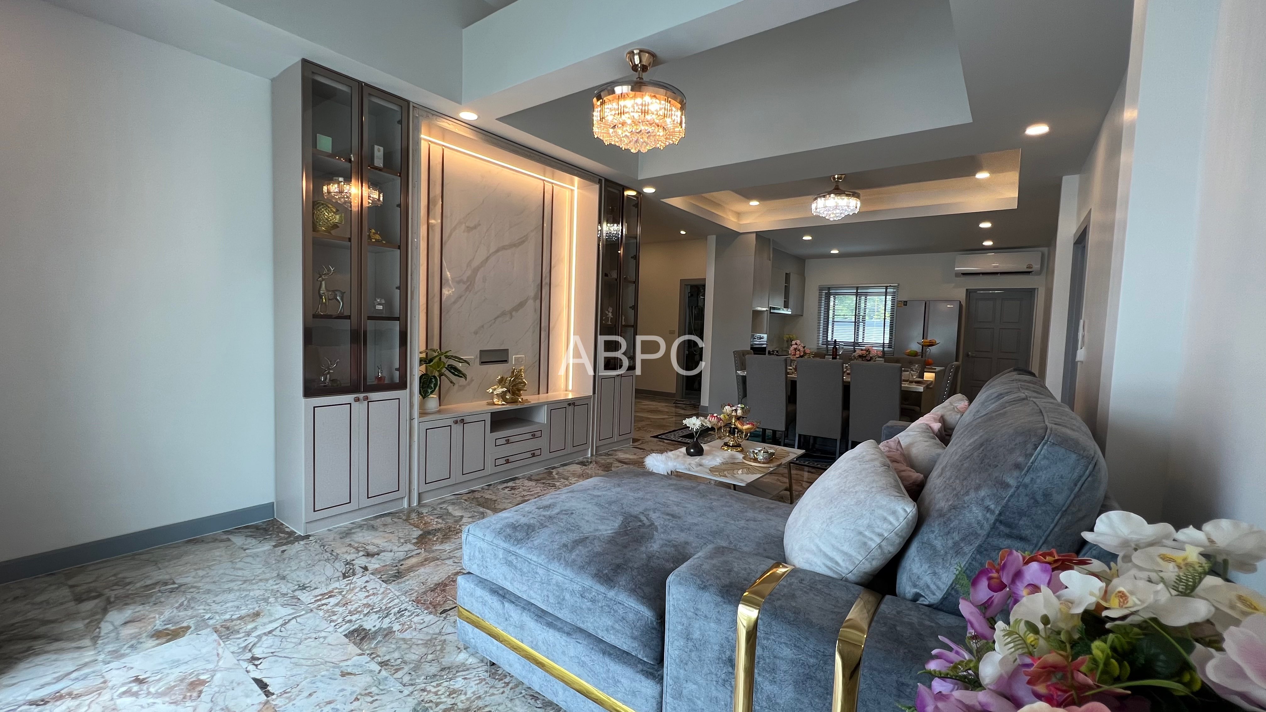4 Bedrooms 4 Bathrooms in East Pattaya photo 4