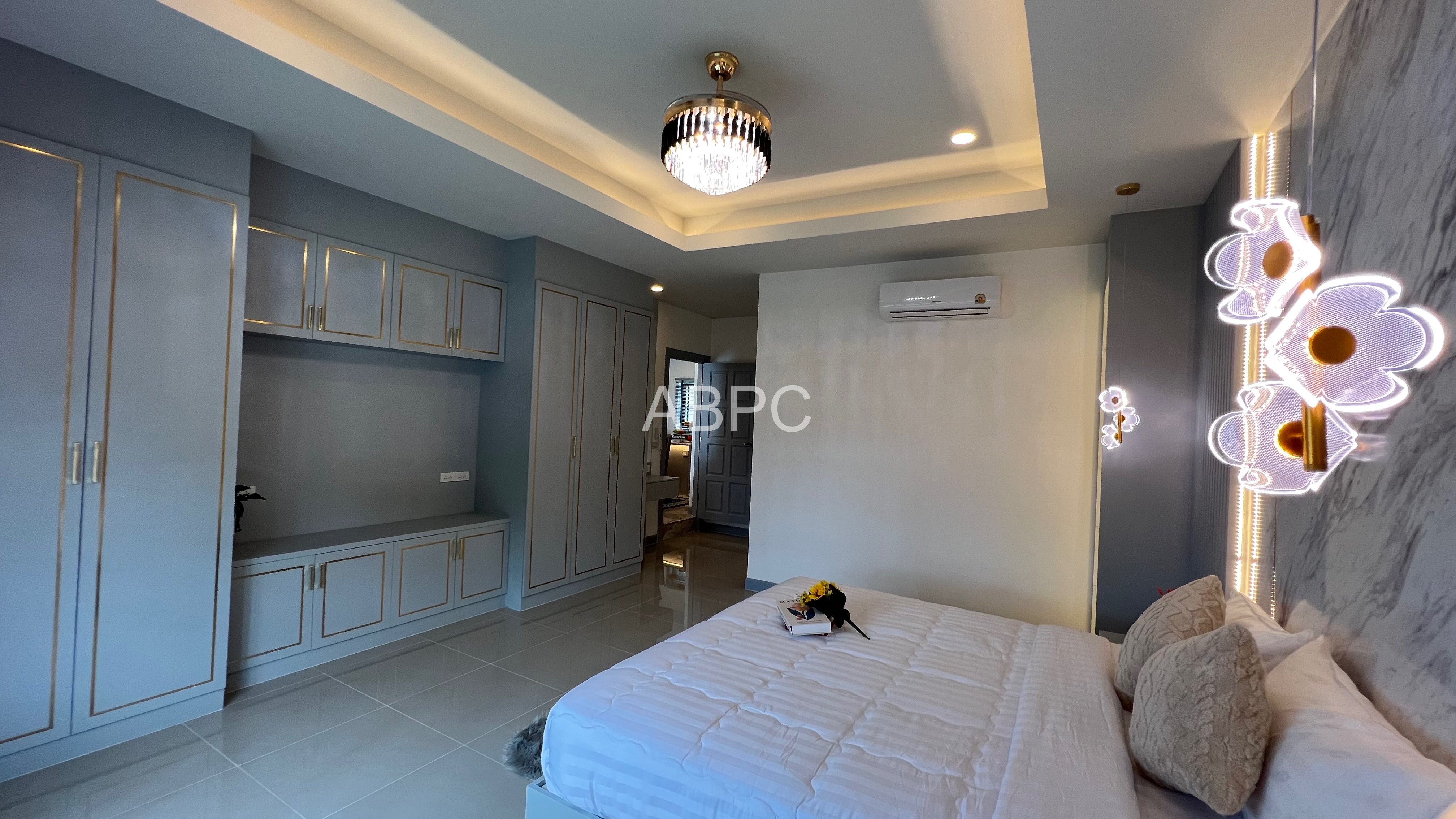 4 Bedrooms 4 Bathrooms in East Pattaya photo 12