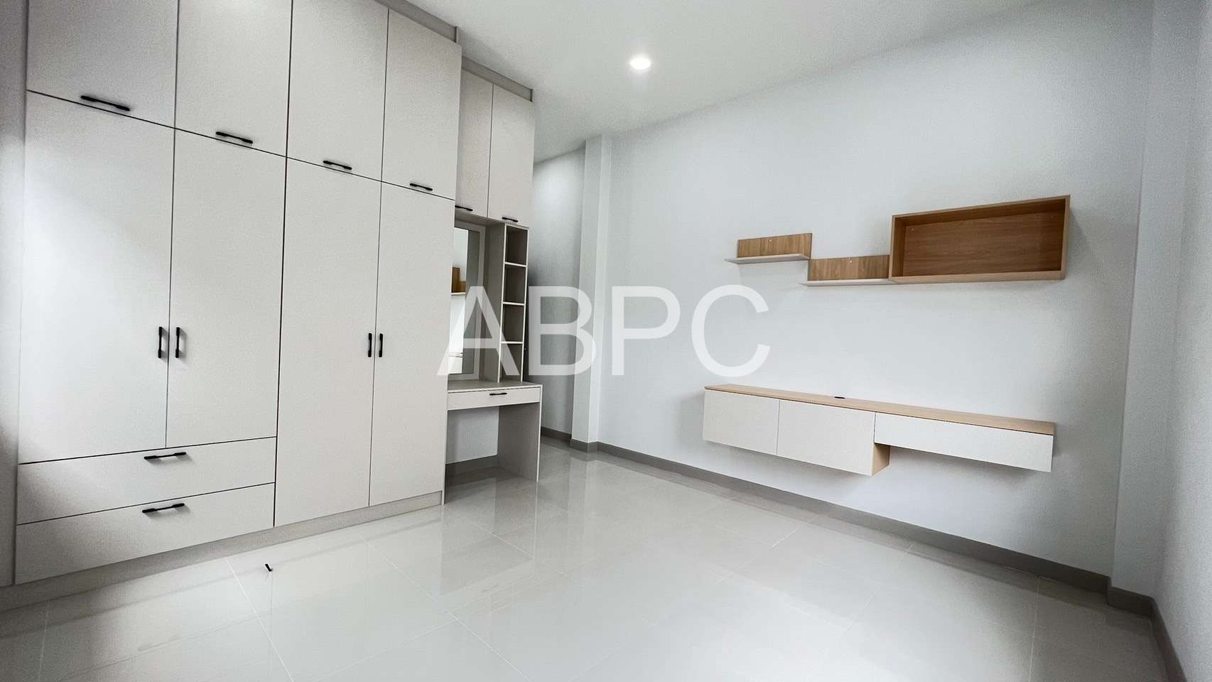 3 Bedroom 3 Bathroom in East Pattaya photo 2