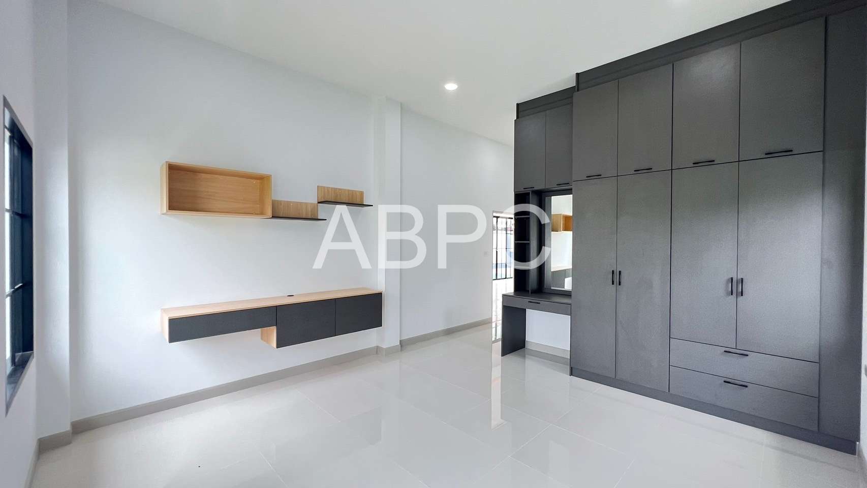 3 Bedroom 3 Bathroom in East Pattaya photo 3