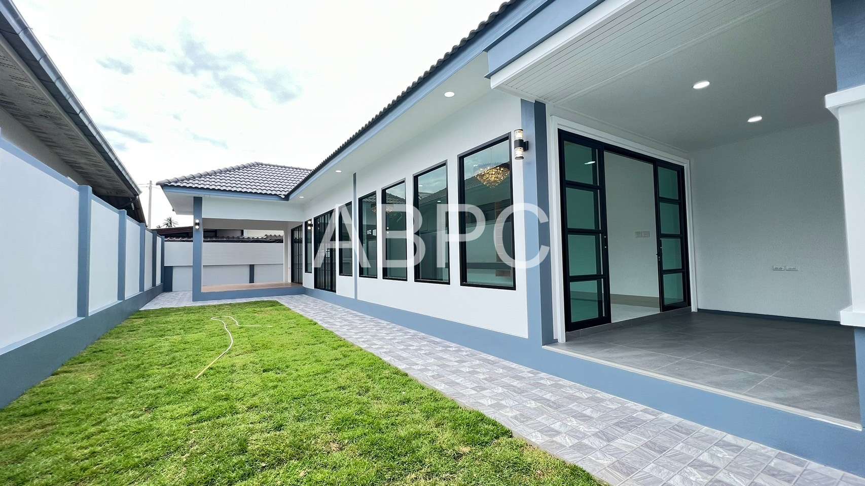 3 Bedroom 3 Bathroom in East Pattaya photo 10