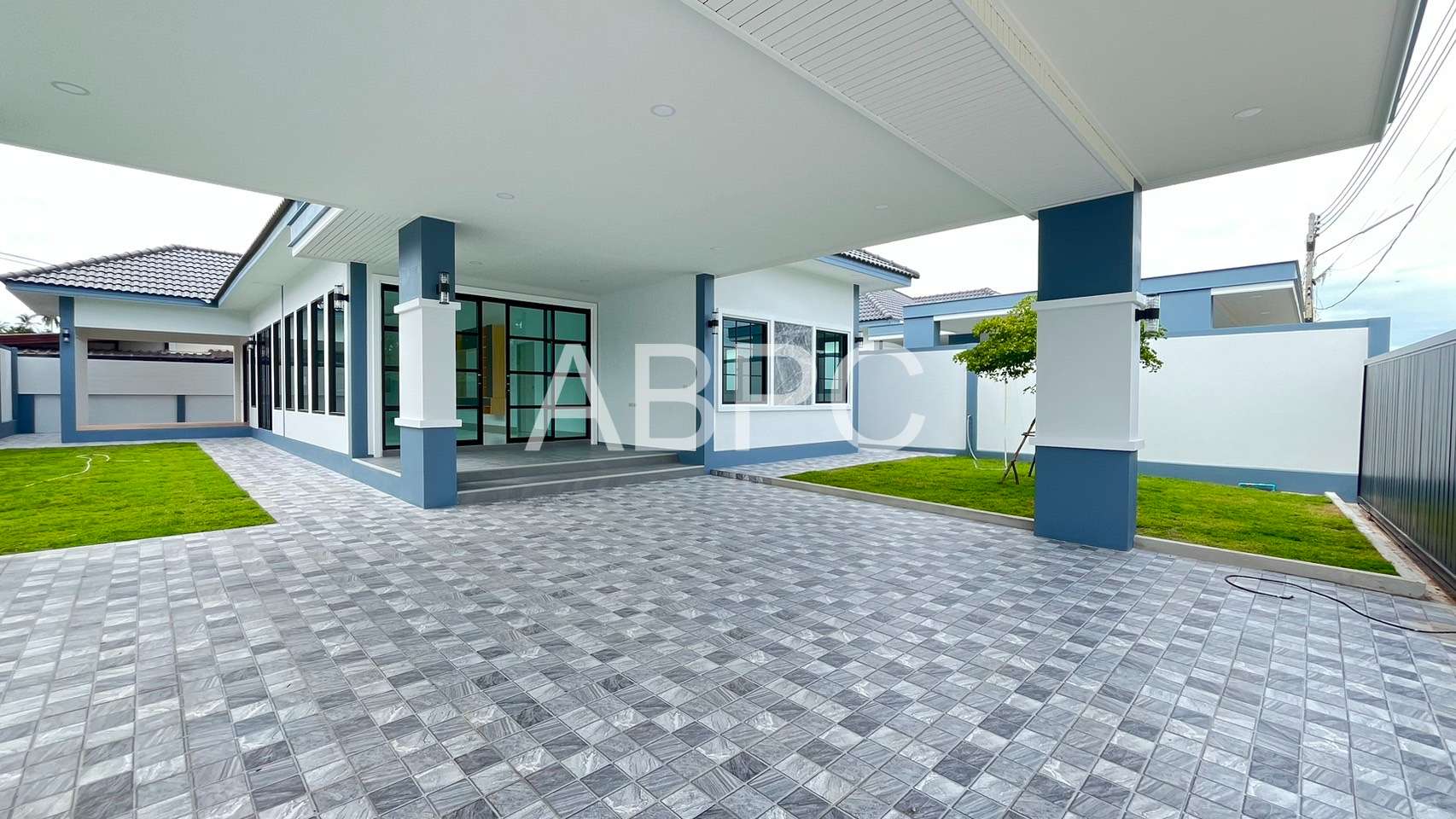 3 Bedroom 3 Bathroom in East Pattaya photo 12