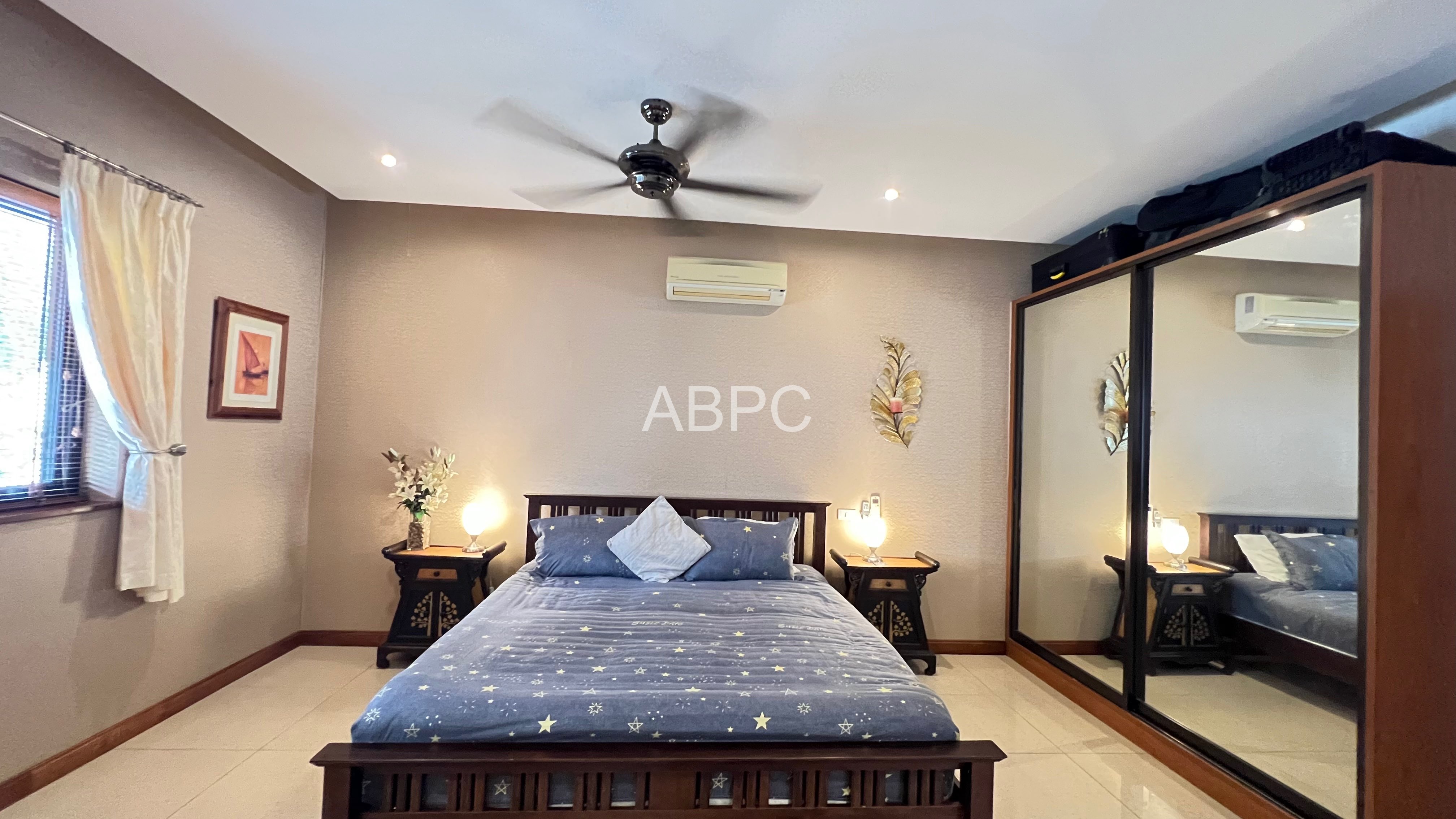 4 Bedrooms 5 Bathrooms in Huay yai photo 2