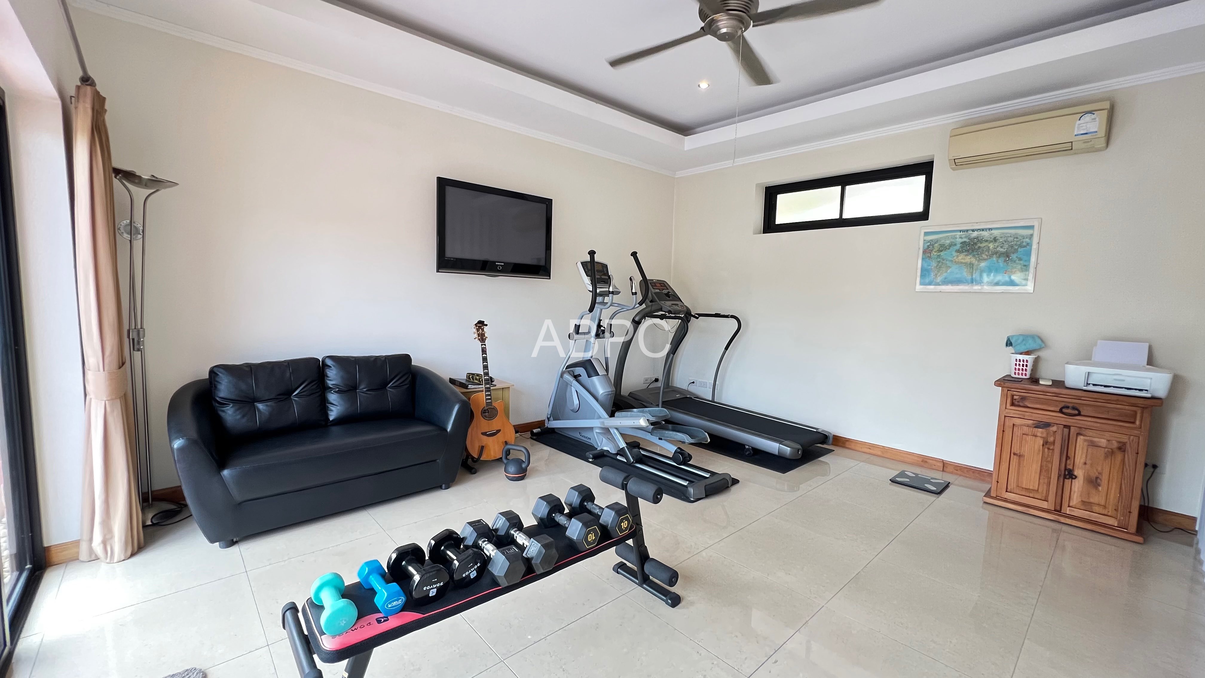 4 Bedrooms 5 Bathrooms in Huay yai photo 9
