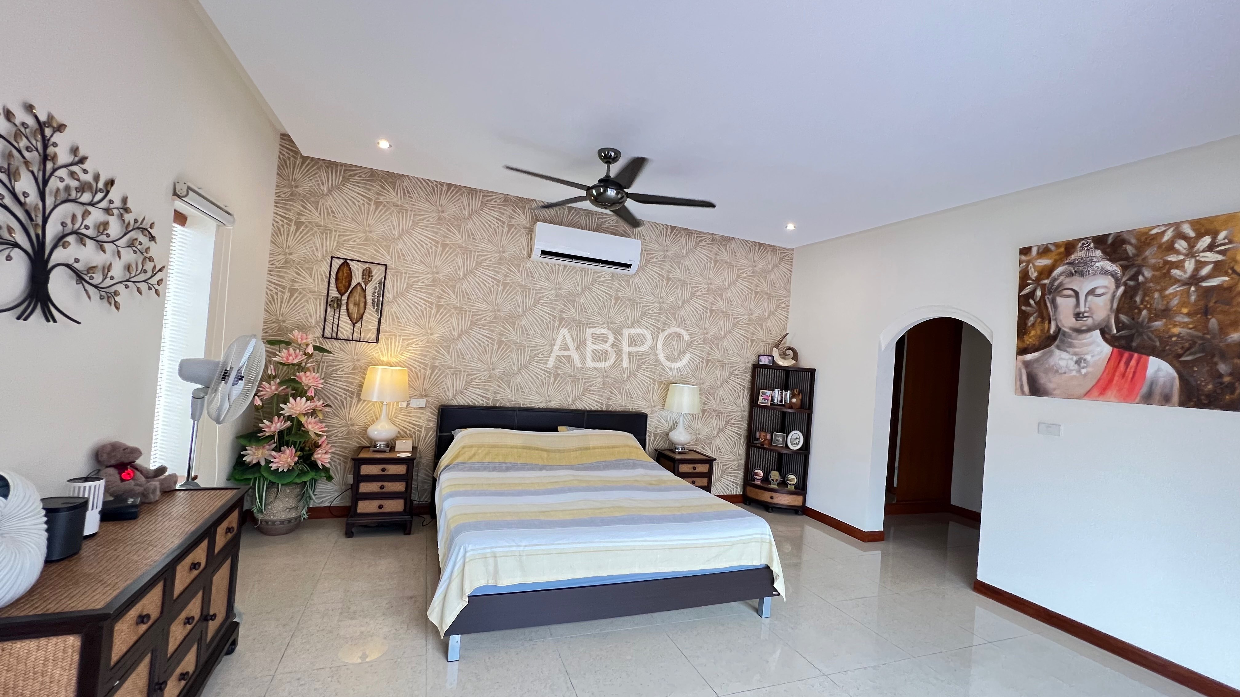 4 Bedrooms 5 Bathrooms in Huay yai photo 11