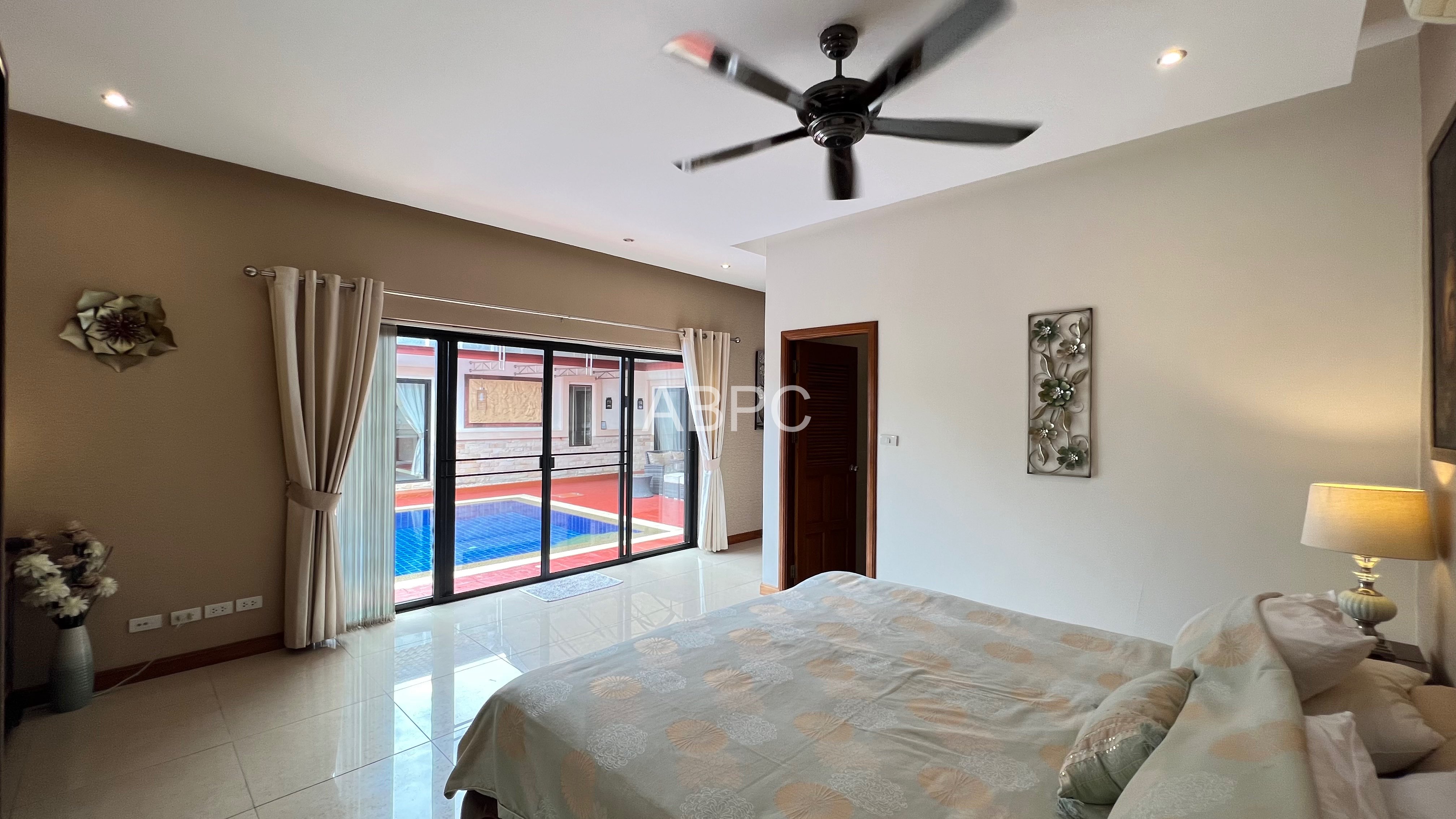 4 Bedrooms 5 Bathrooms in Huay yai photo 4