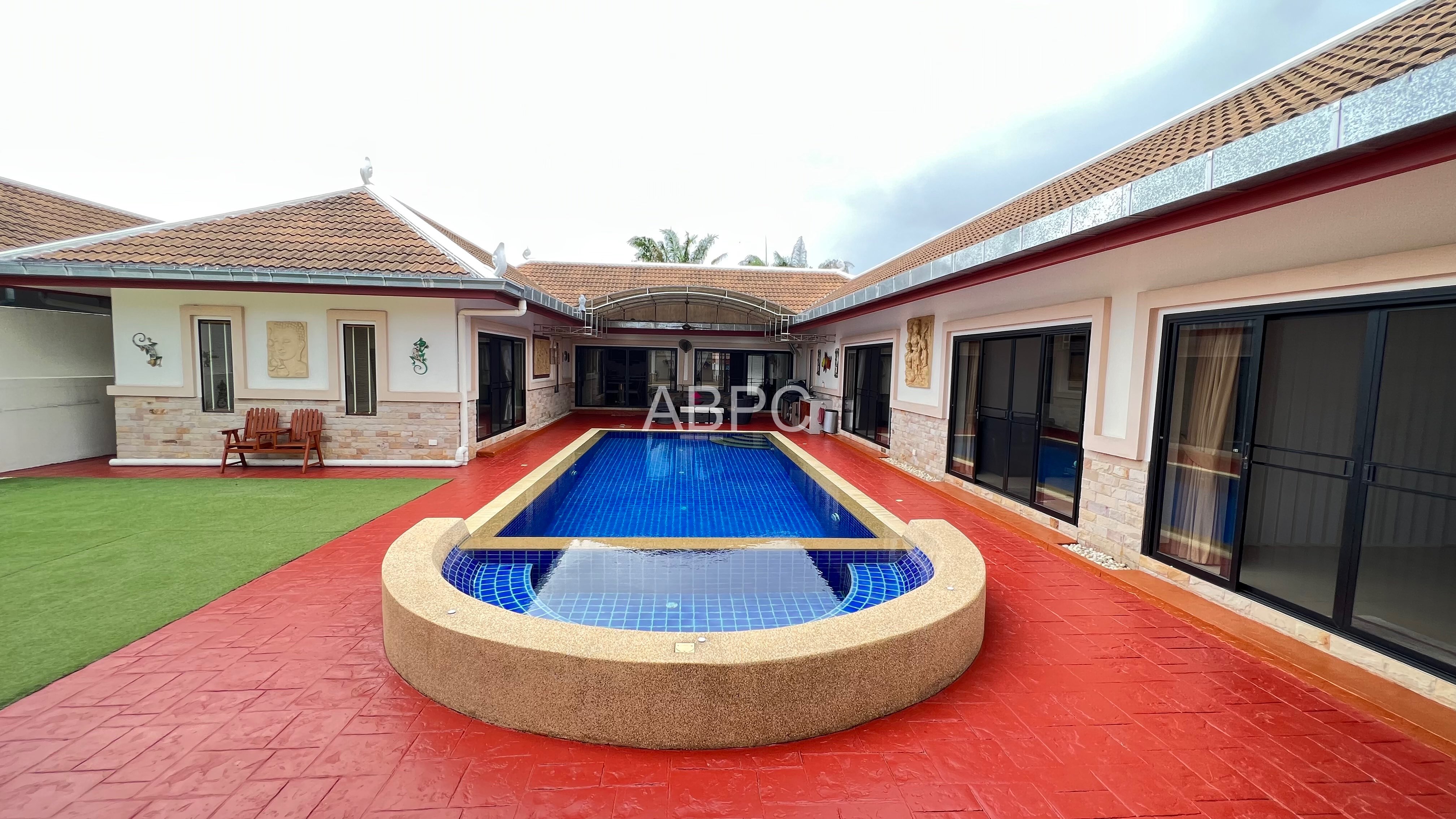 4 Bedrooms 5 Bathrooms in Huay yai photo 5
