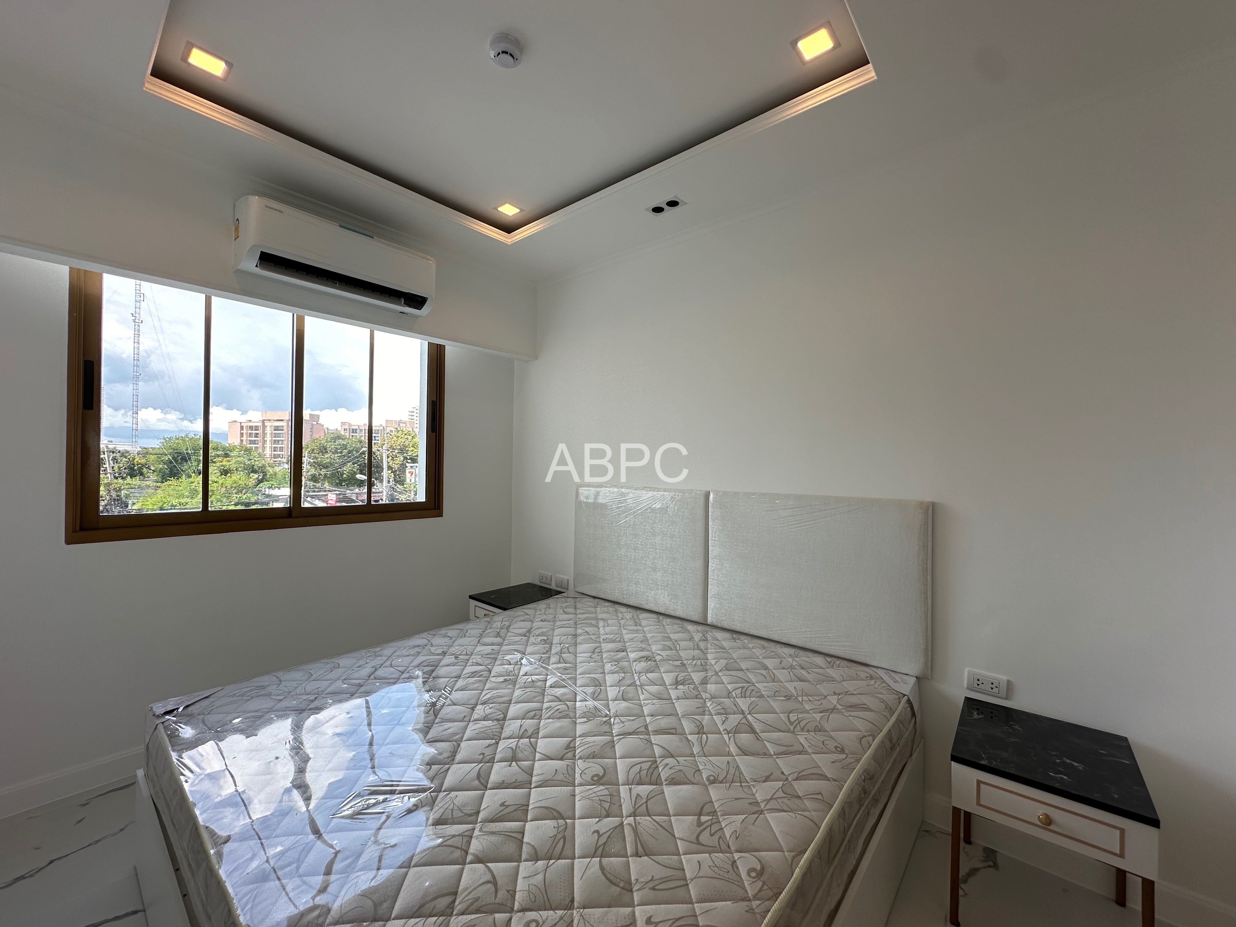MOTIVATED SELLER 2 bedroom Condo for sale in Jomtien photo 4