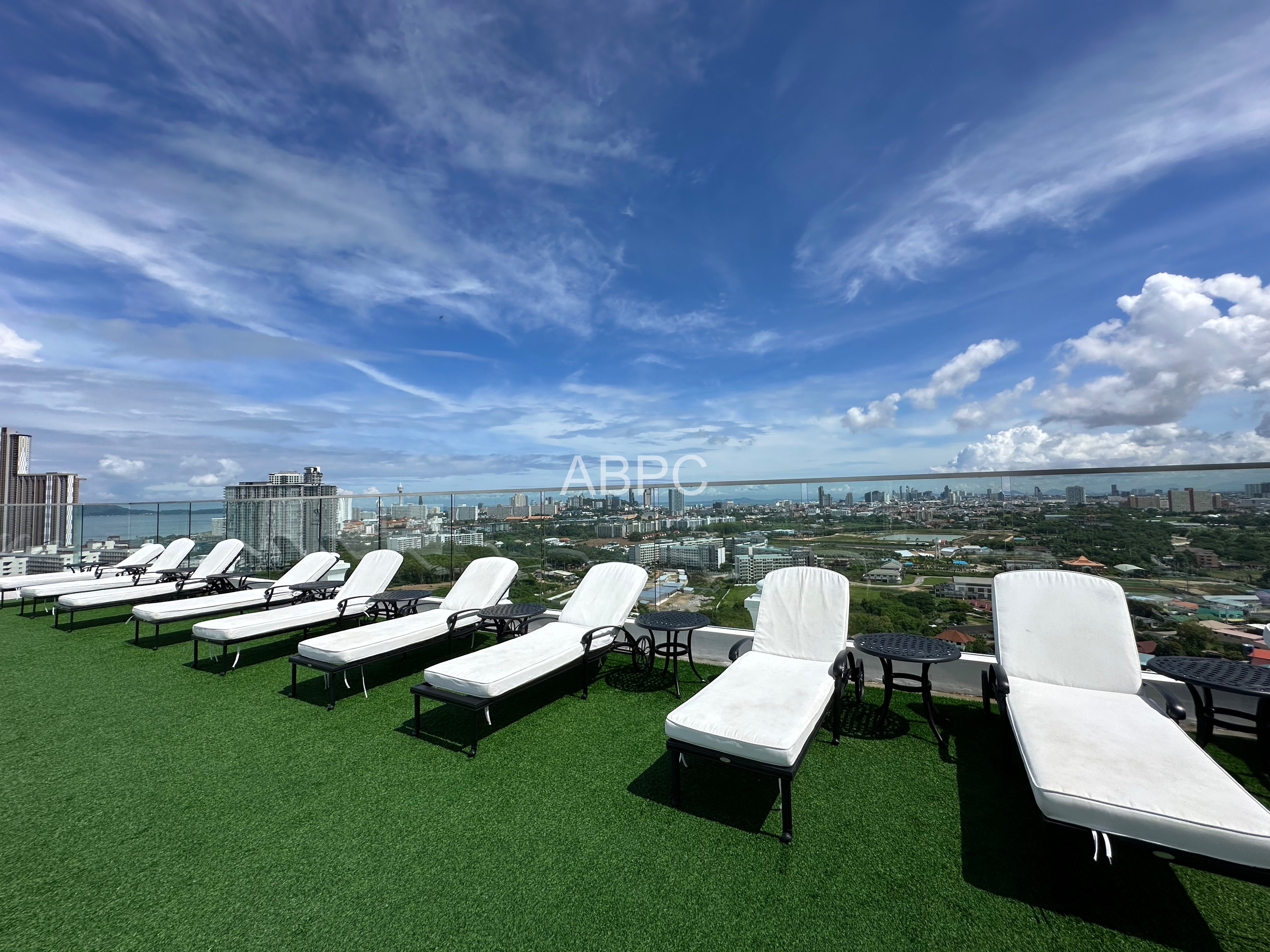 MOTIVATED SELLER 2 bedroom Condo for sale in Jomtien