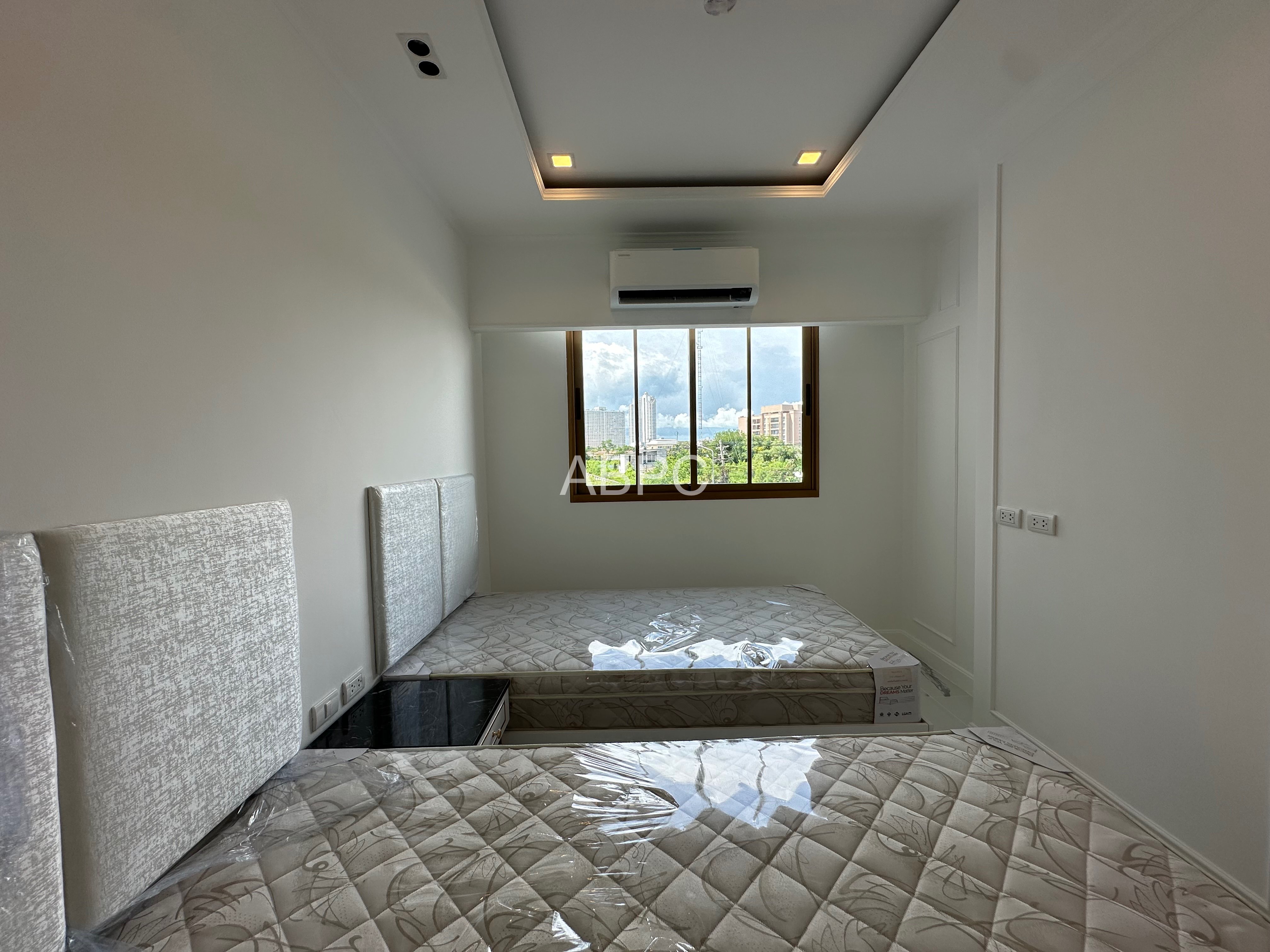 MOTIVATED SELLER 2 bedroom Condo for sale in Jomtien photo 9
