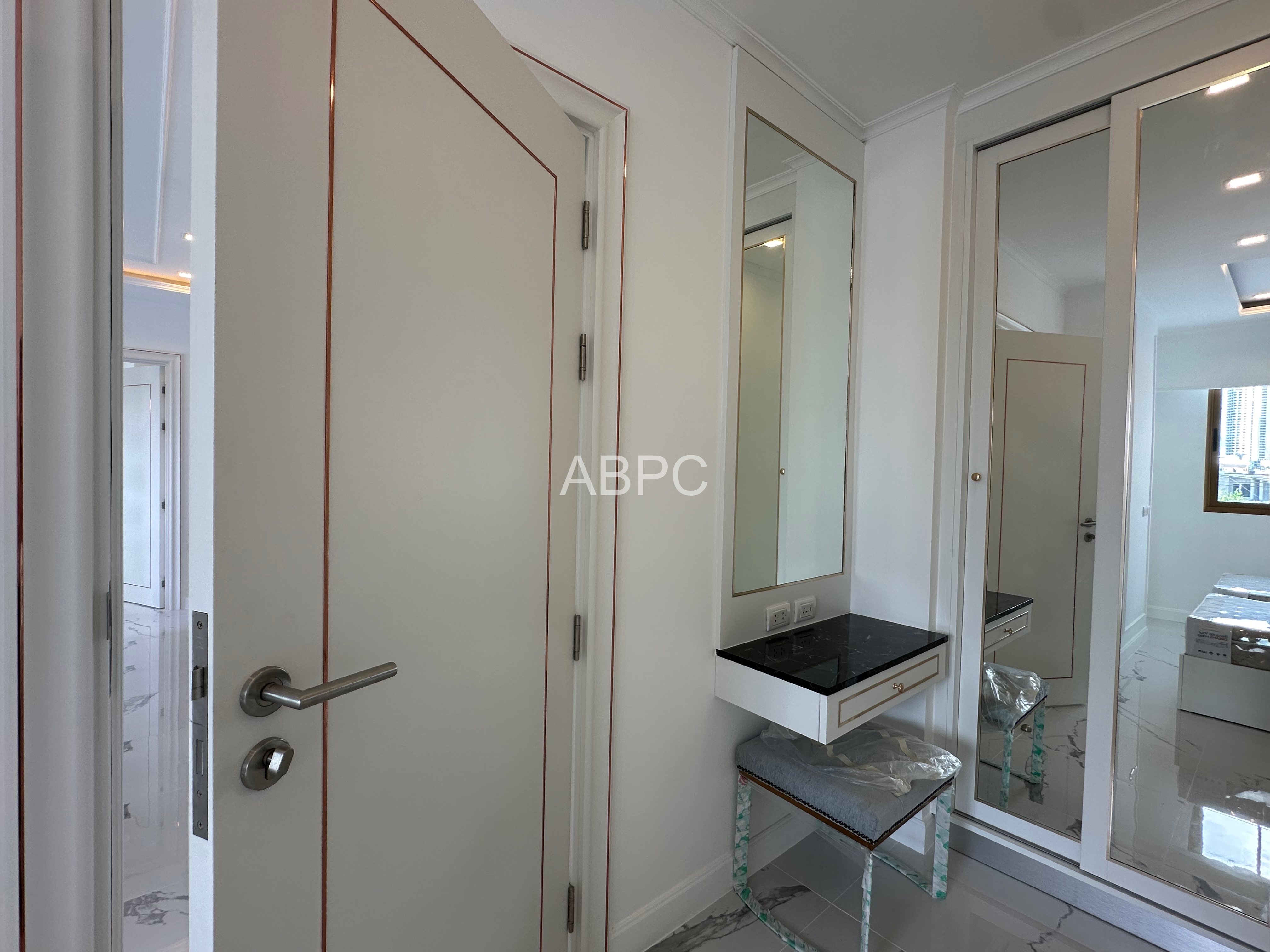 MOTIVATED SELLER 2 bedroom Condo for sale in Jomtien photo 10