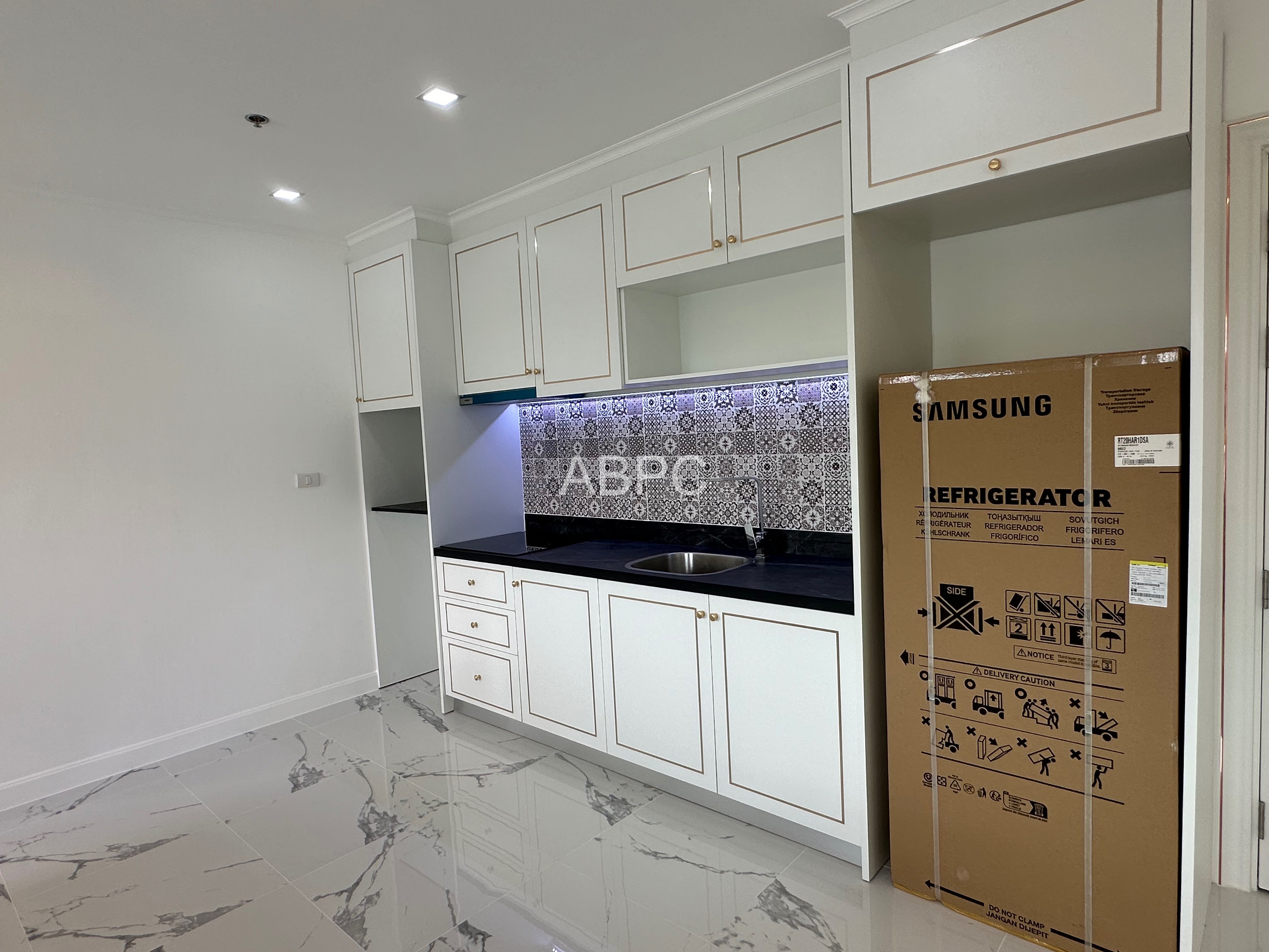 MOTIVATED SELLER 2 bedroom Condo for sale in Jomtien photo 11