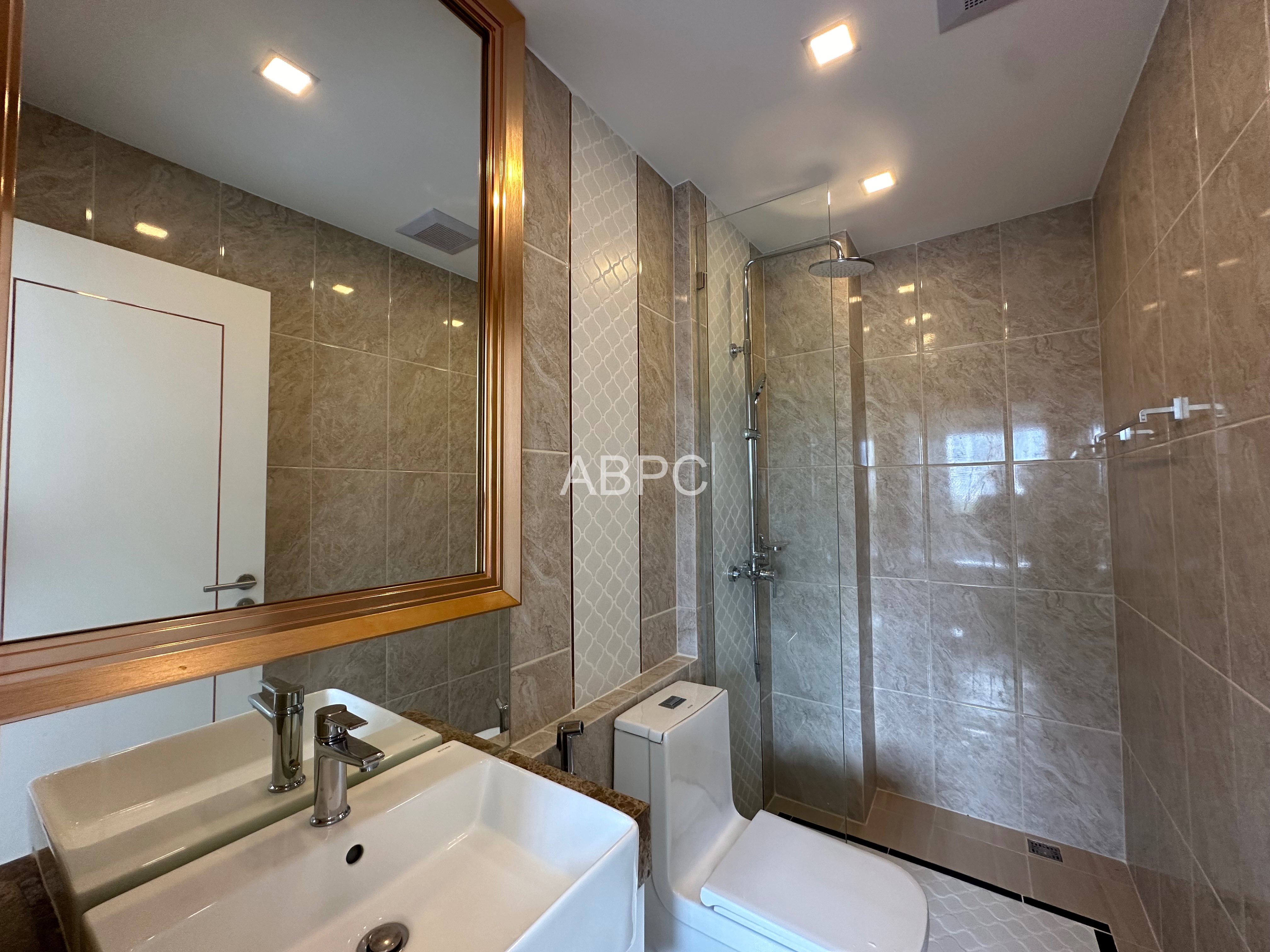 MOTIVATED SELLER 2 bedroom Condo for sale in Jomtien photo 3