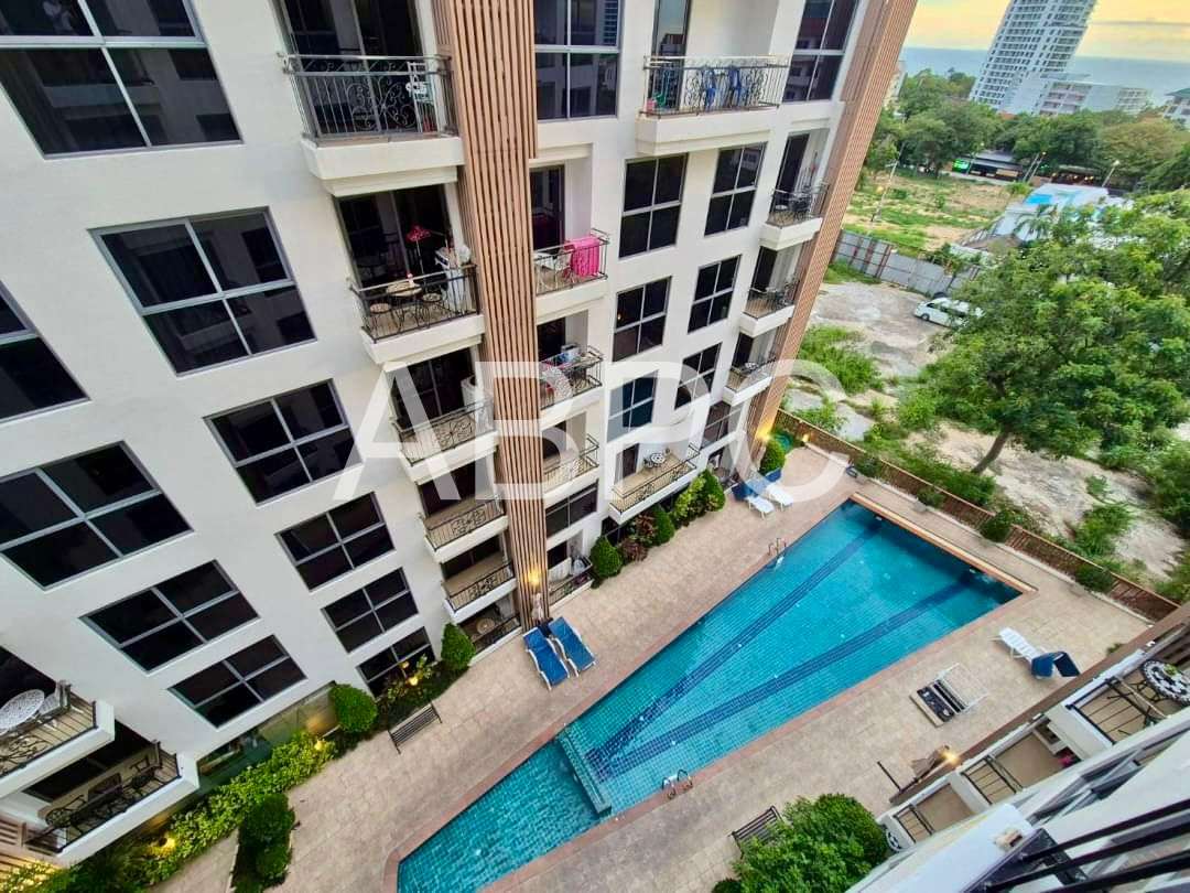 1 Bedroom Condo in Cosy beach For Sale