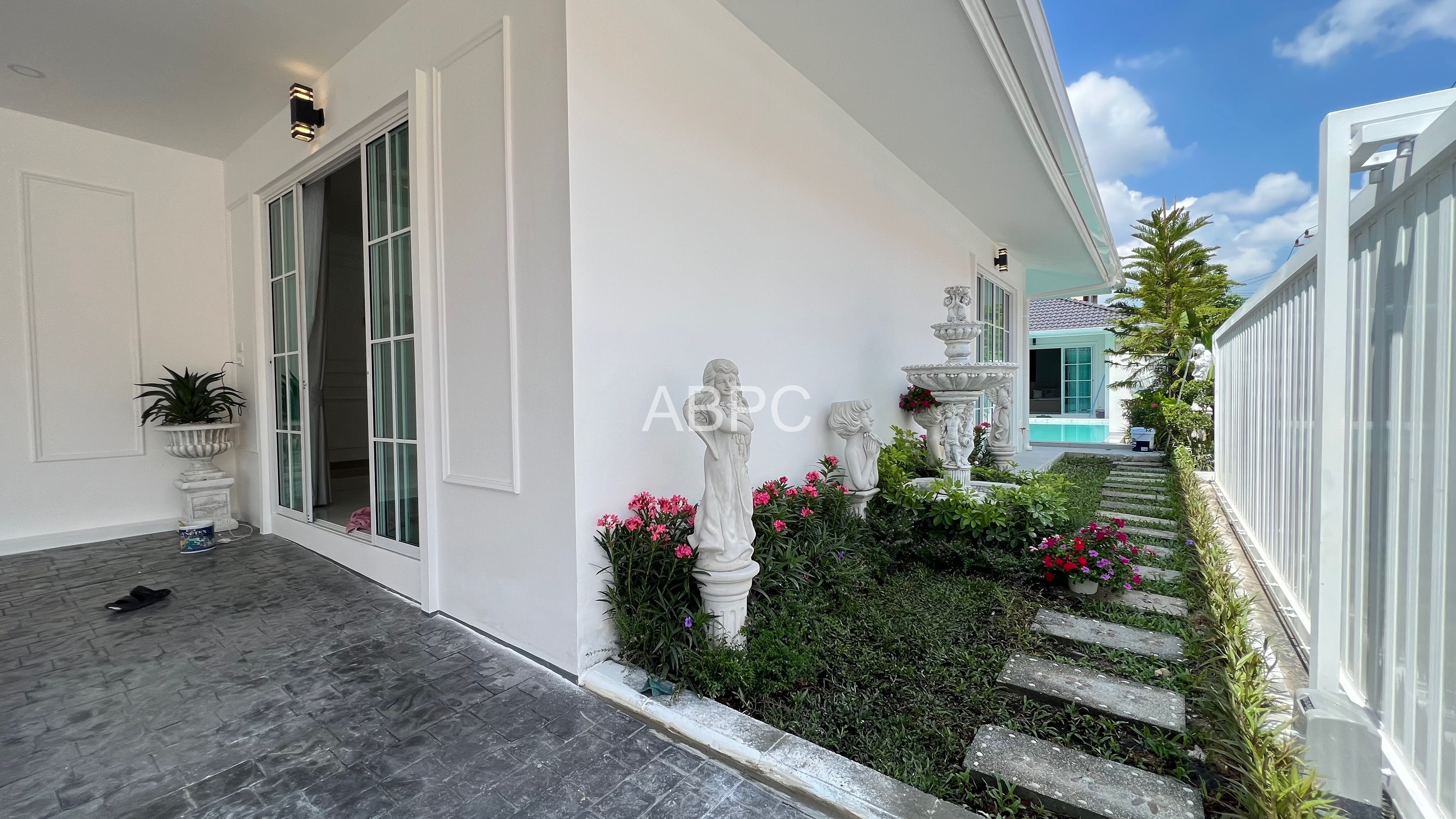 5 bedrooms 6 bathrooms in East pattaya photo 12