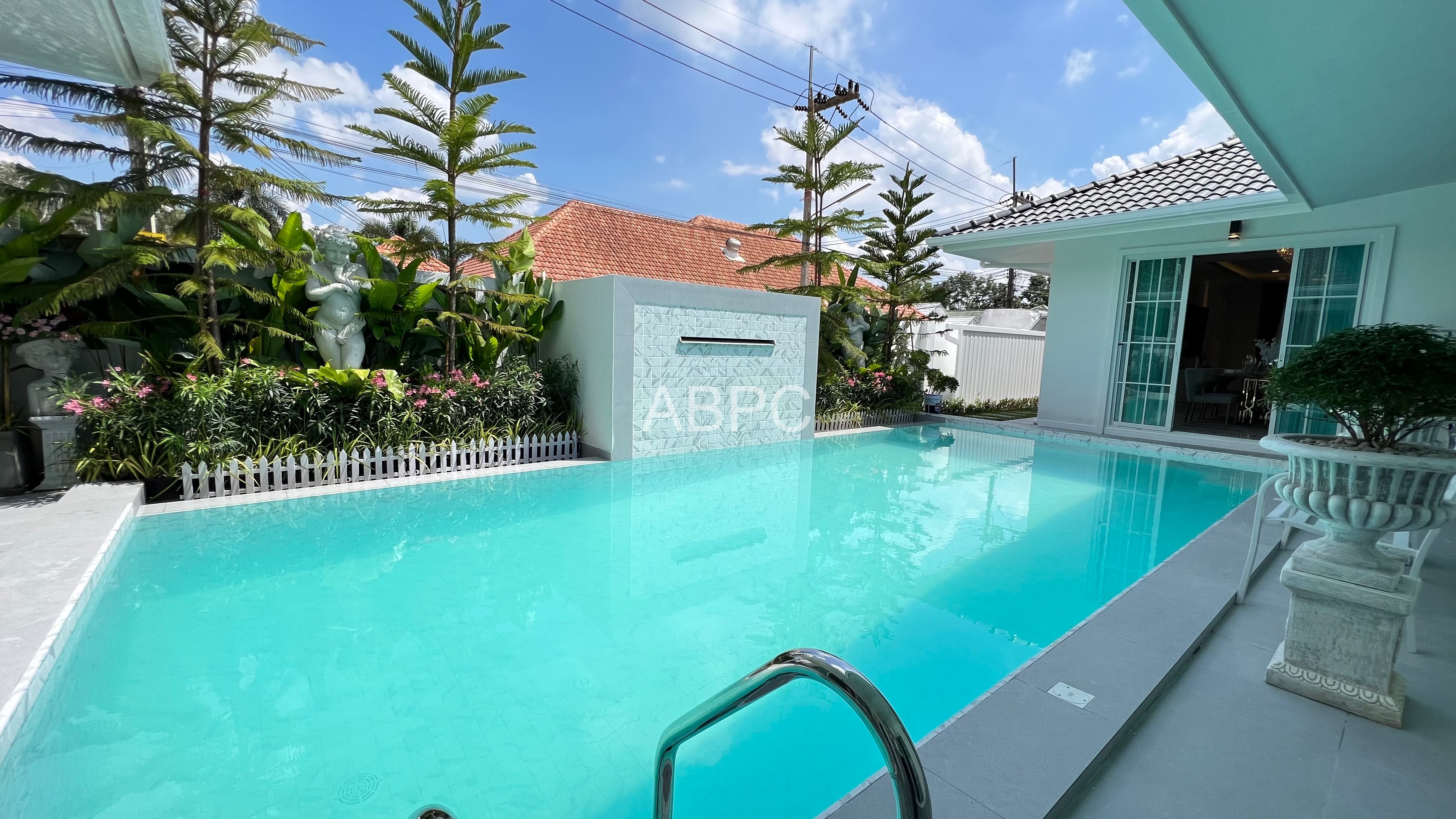 5 bedrooms 6 bathrooms in East pattaya