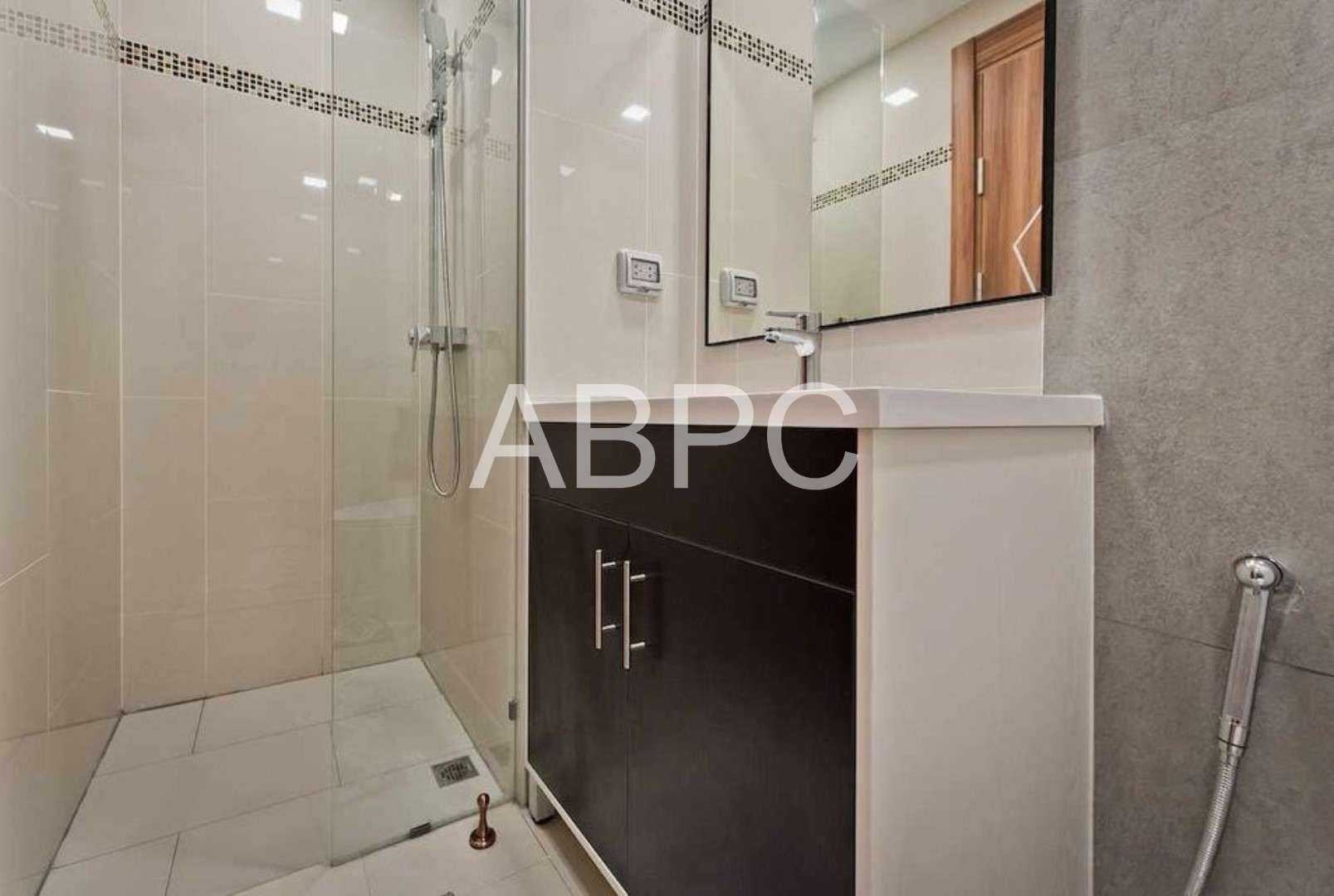 Studio in Laguna Beach 3 For Sale in Foreign Ownership photo 7