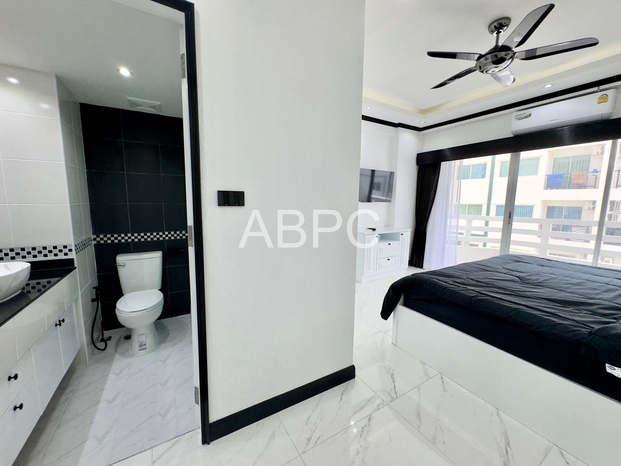 JUST IN 1 Bedroom Condo SEAVIEW photo 6
