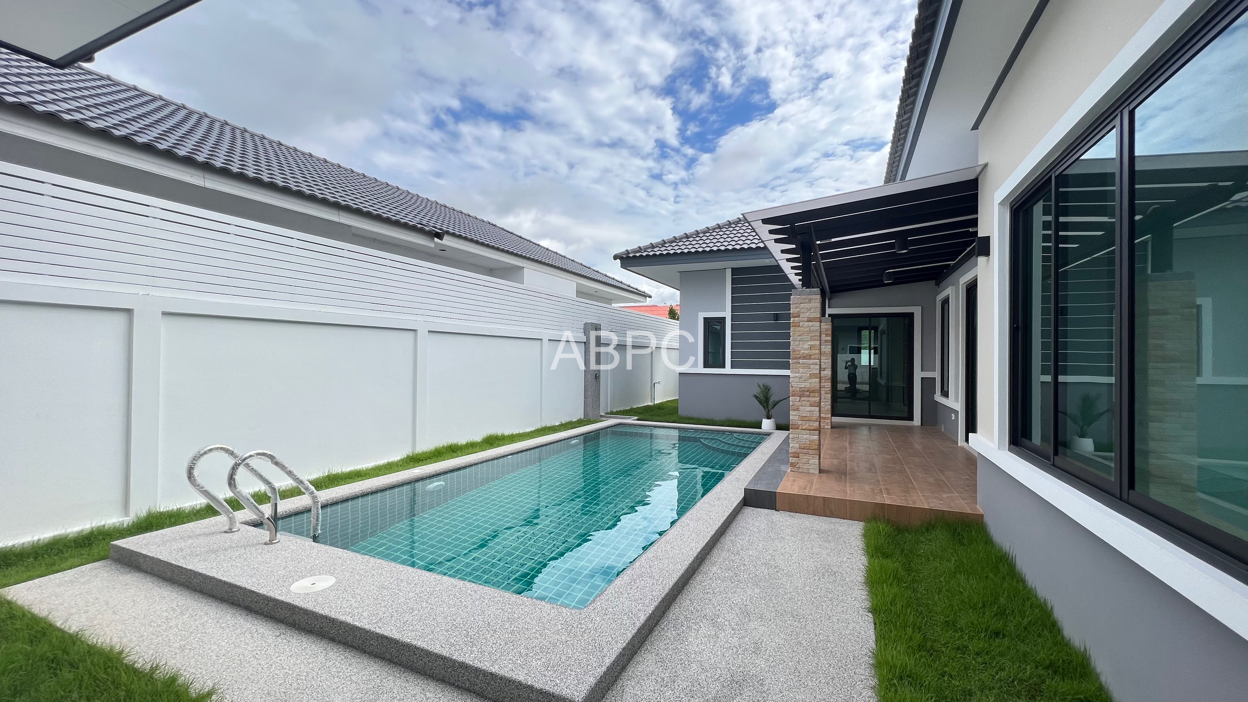 3 Bedrooms 2 Bathrooms in Huay Yai