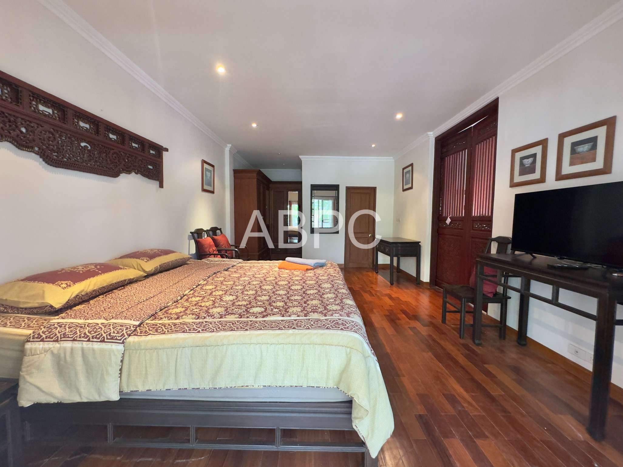 Large 2 Bedroom 2 Bathroom Condo in Jomtien photo 9