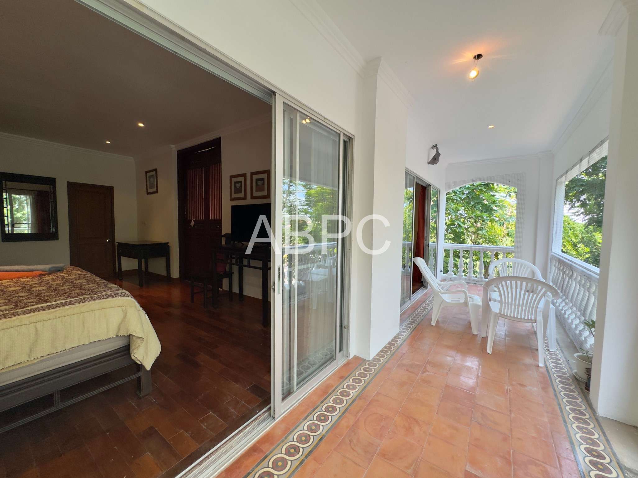 Large 2 Bedroom 2 Bathroom Condo in Jomtien