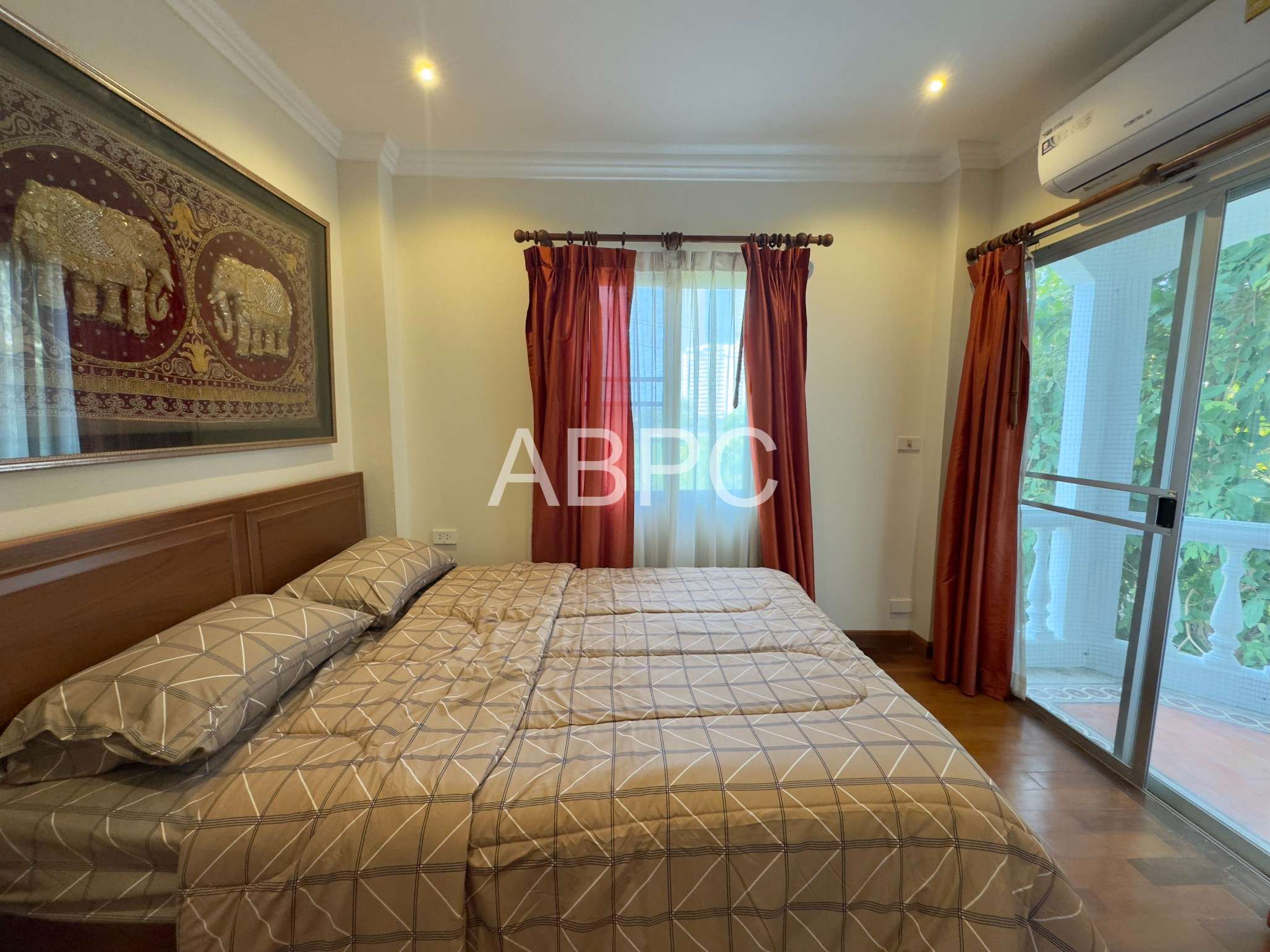 Large 2 Bedroom 2 Bathroom Condo in Jomtien photo 5