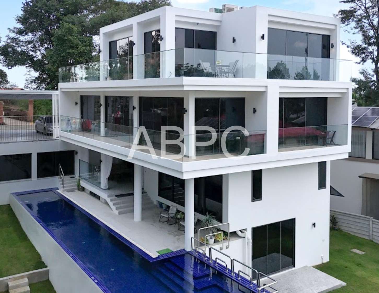 Luxury 5 Bedroom Pool Villa in East Pattaya