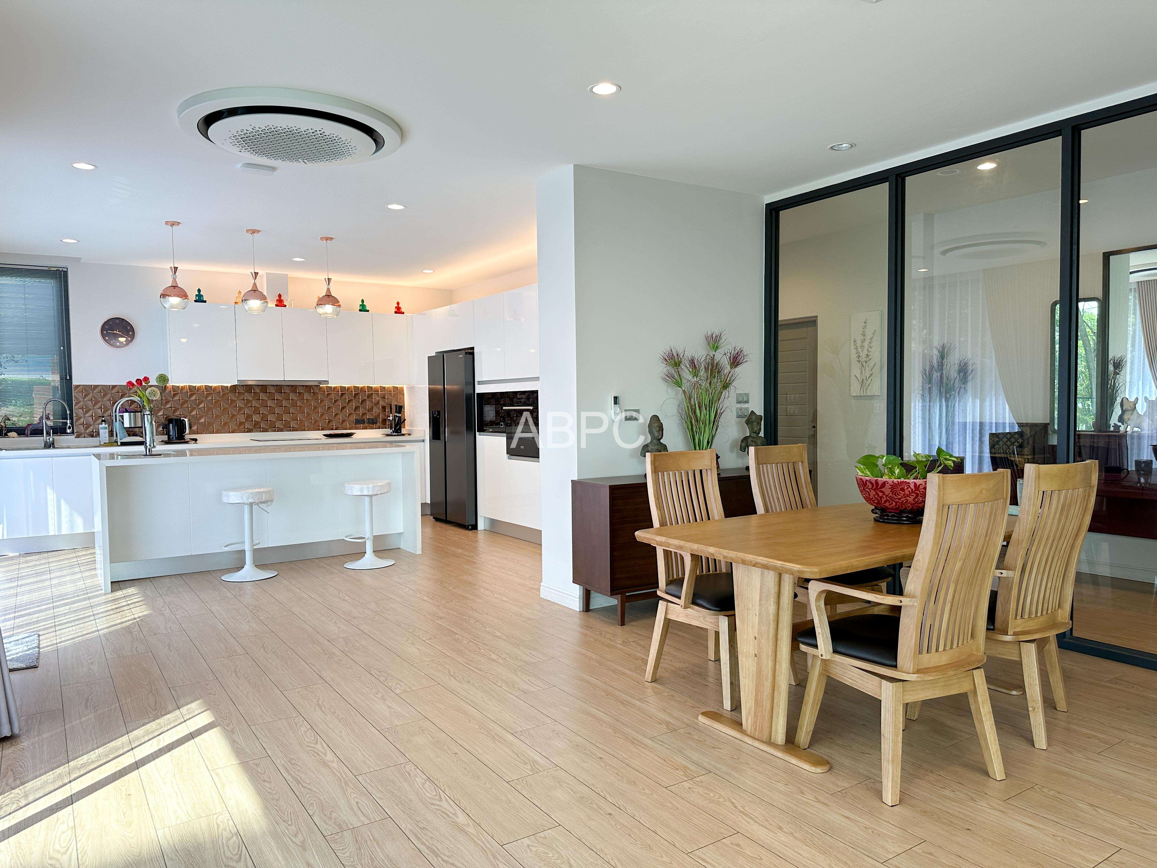 Luxury 5 Bedroom Pool Villa in East Pattaya photo 4