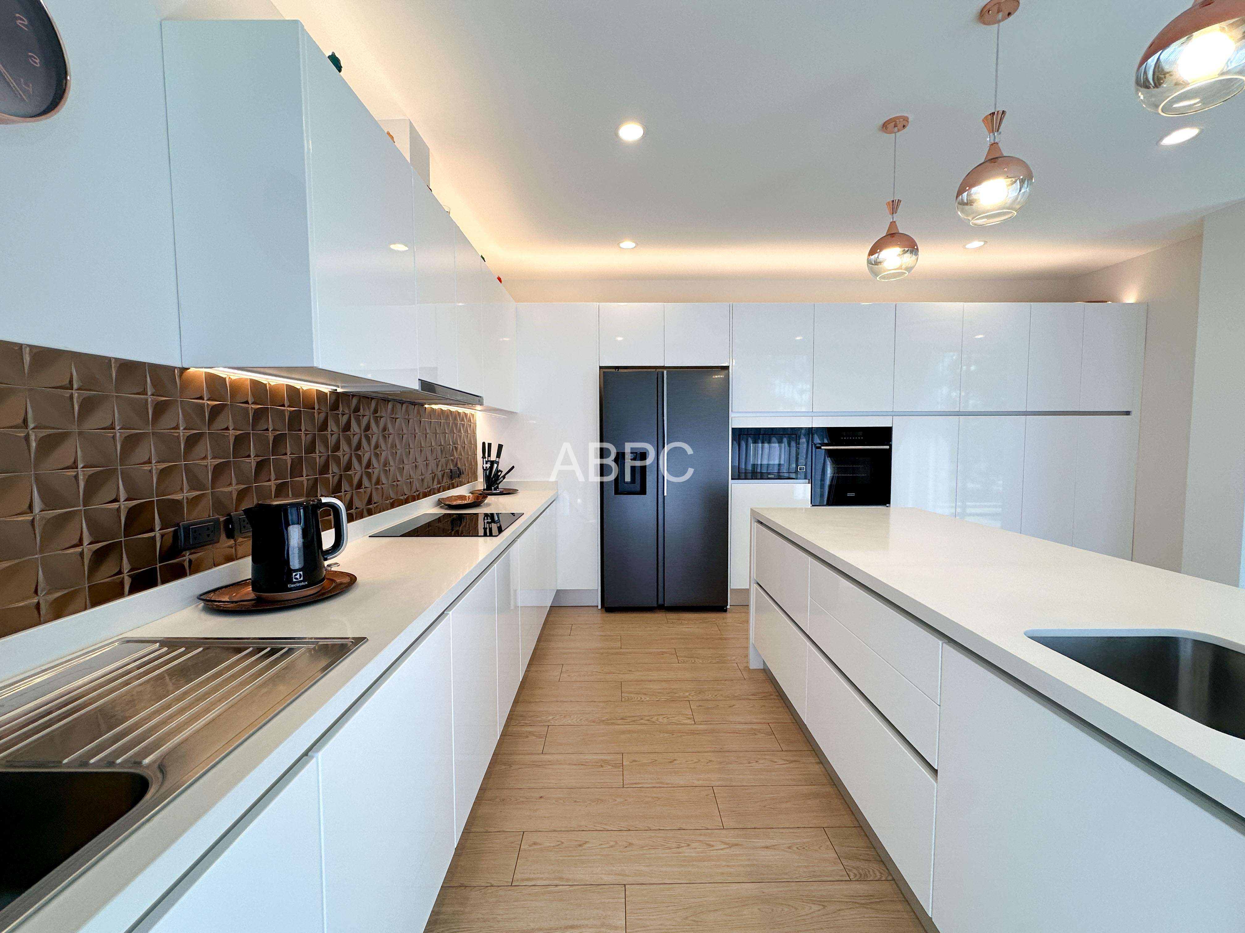 Luxury 5 Bedroom Pool Villa in East Pattaya photo 5