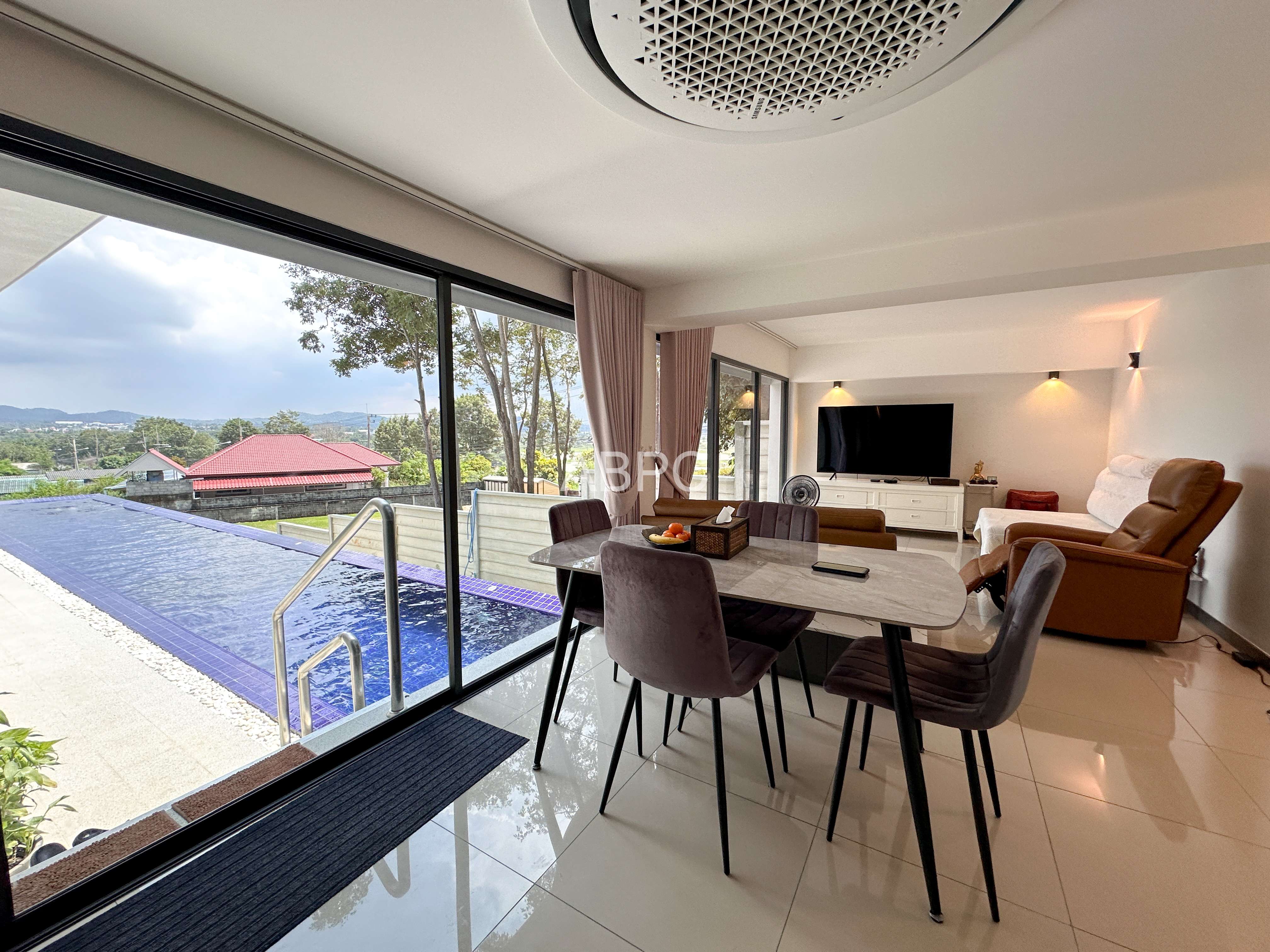 Luxury 5 Bedroom Pool Villa in East Pattaya photo 6
