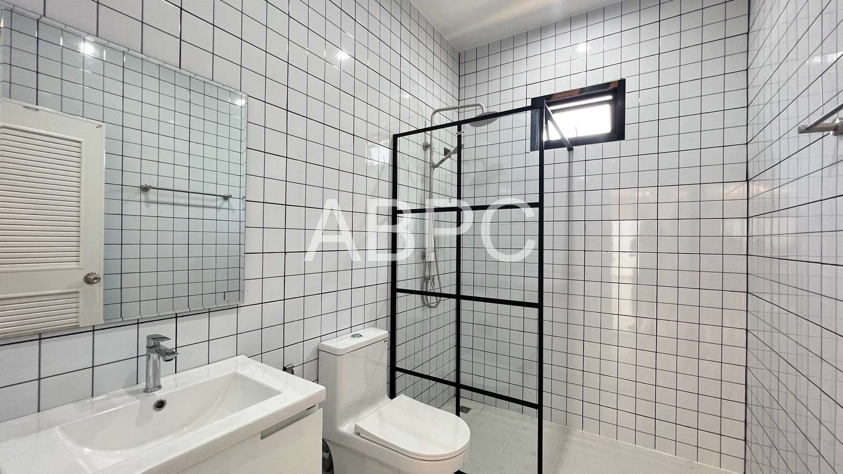 3 Bedrooms 2 Bathrooms in East Pattaya photo 5