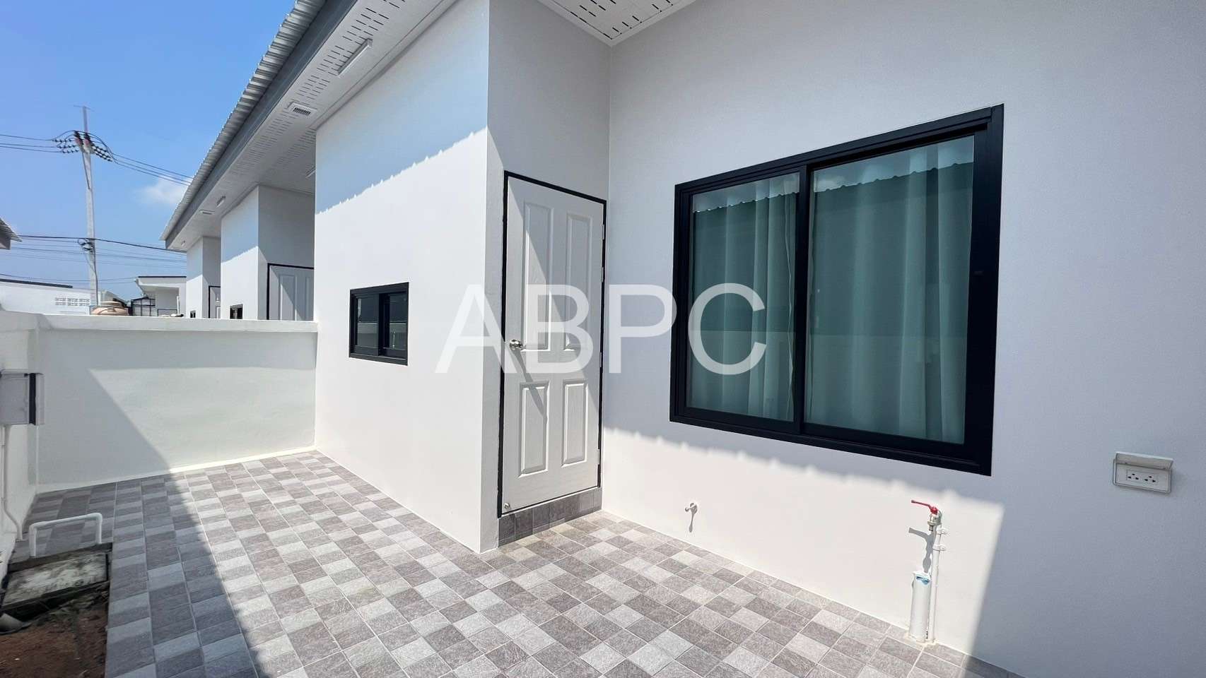 3 Bed 2 Bath Townhouse in East Pattaya photo 11