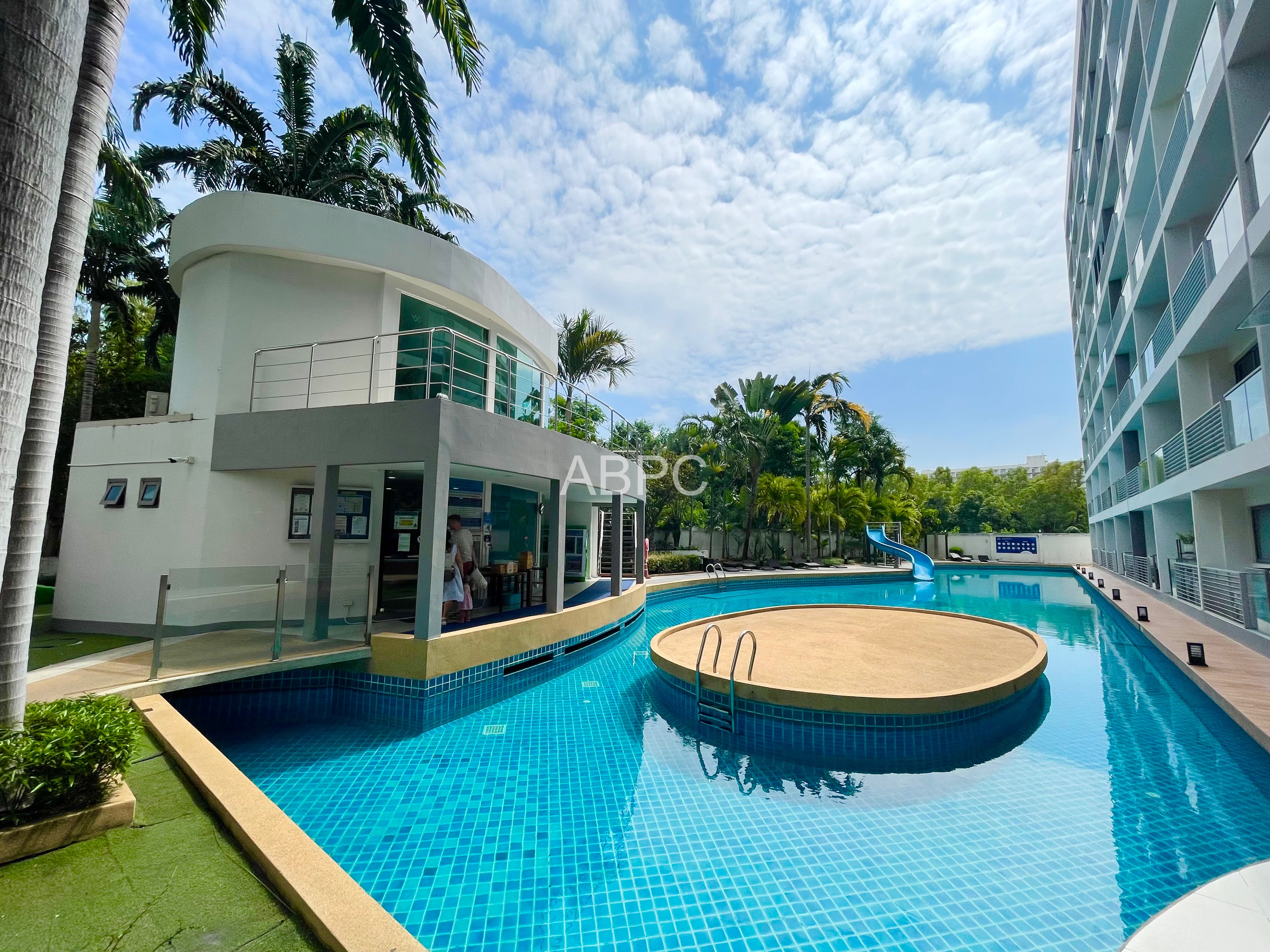 Pool View 1 Bed 1 Bath Condo In Jomtien