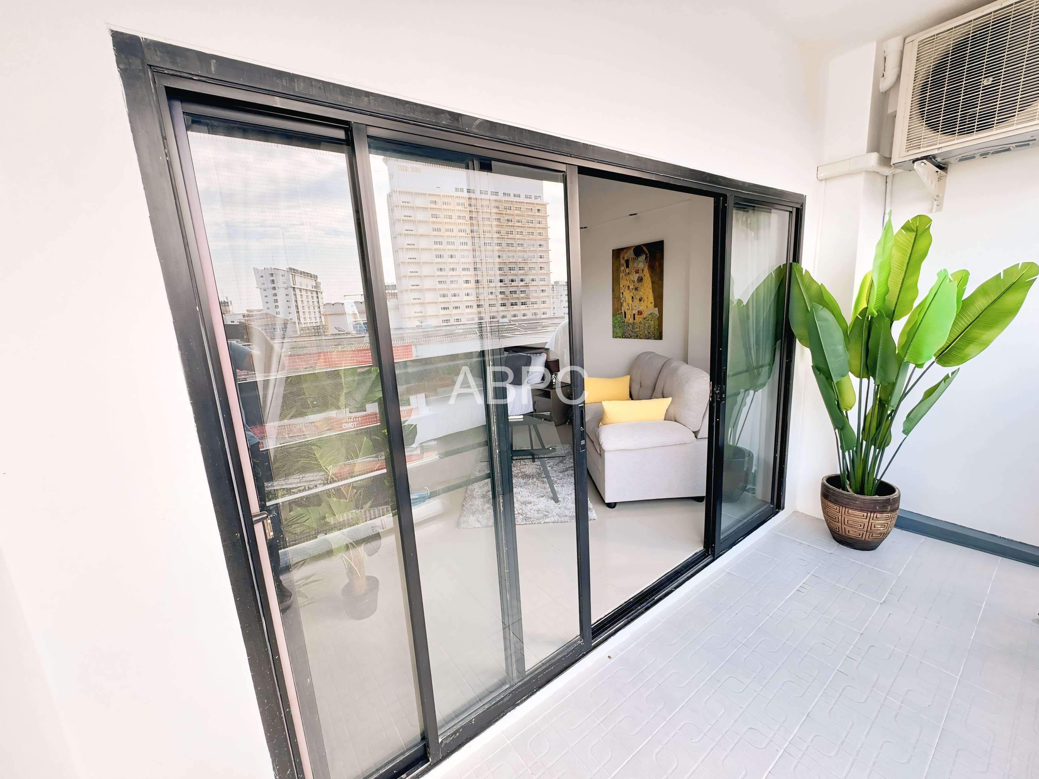 Stunning Yensabai studio renovation