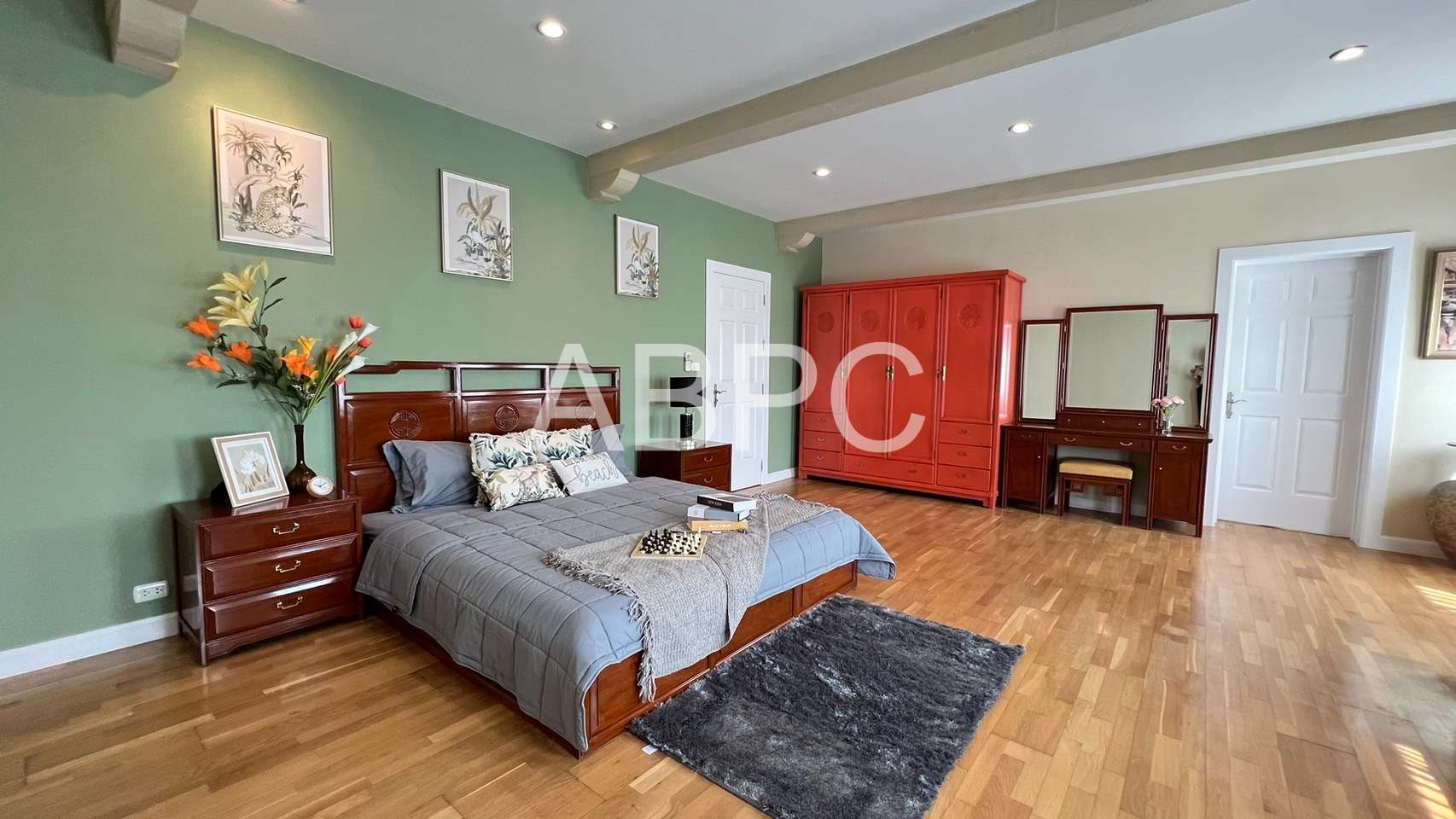 4 Bedrooms 5 Bathrooms in East Pattaya photo 4