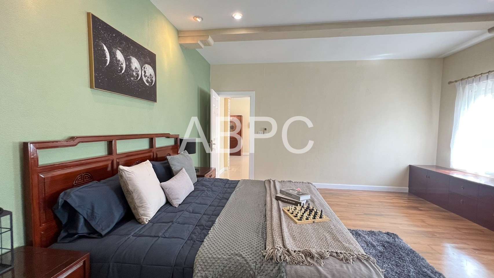 4 Bedrooms 5 Bathrooms in East Pattaya photo 10