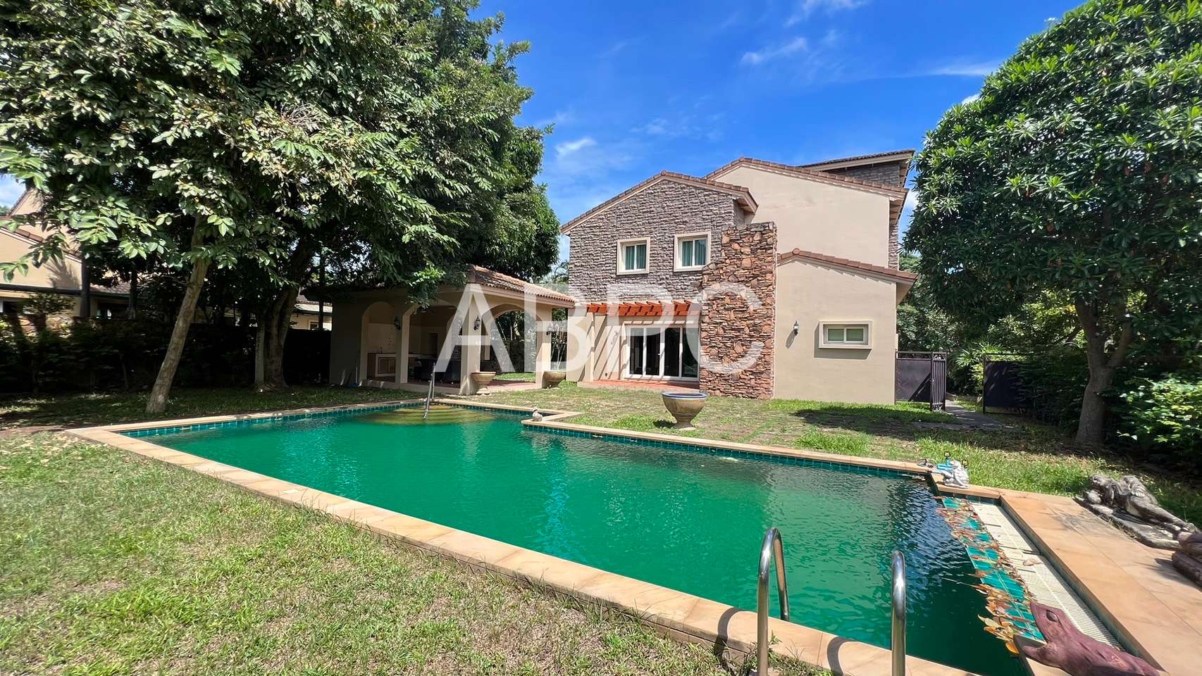 4 Bedrooms 5 Bathrooms in East Pattaya photo 12