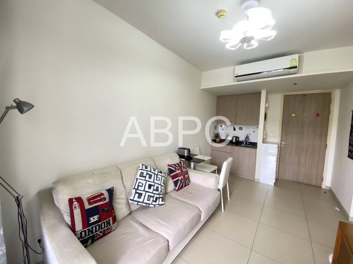 Fire Sale Nature View 1 Bed 1 Bath In Central Pattaya photo 2