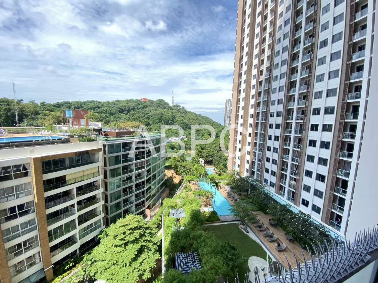 Fire Sale Nature View 1 Bed 1 Bath In Central Pattaya