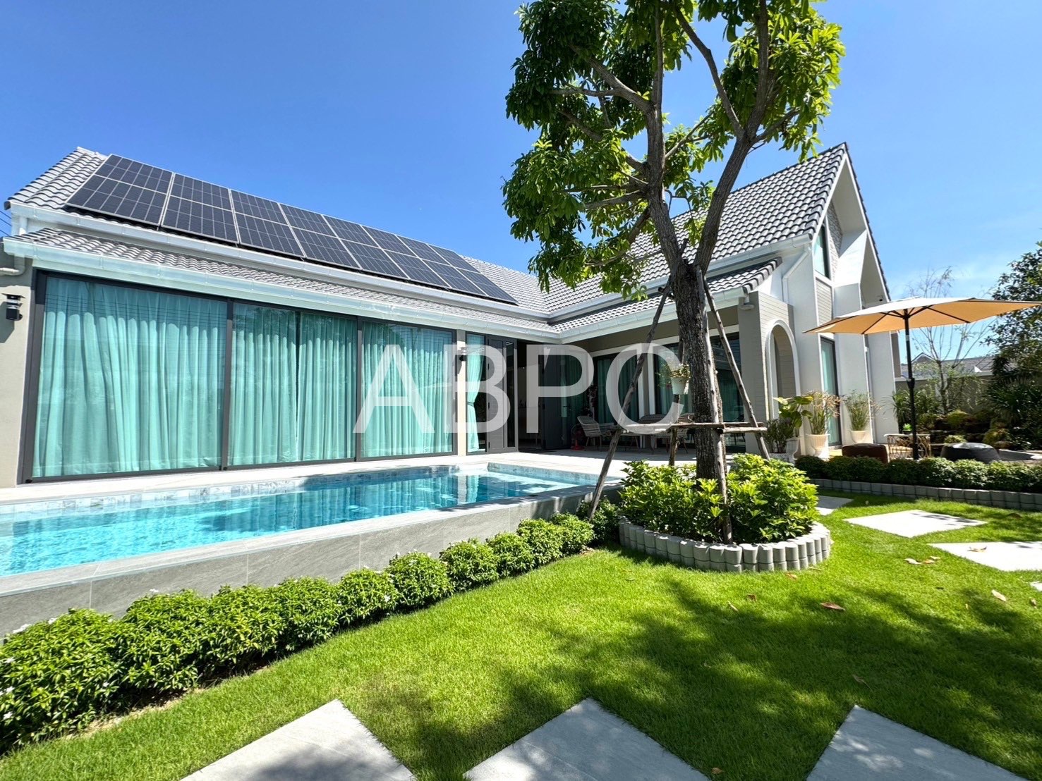 3 bedrooms 4 bathrooms in East Pattaya