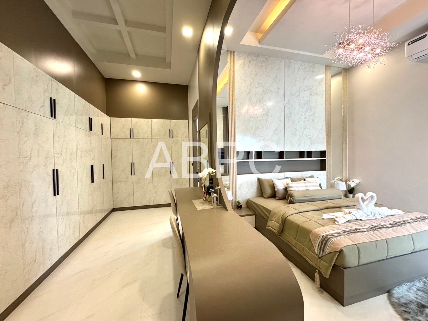 3 bedrooms 4 bathrooms in East Pattaya photo 4