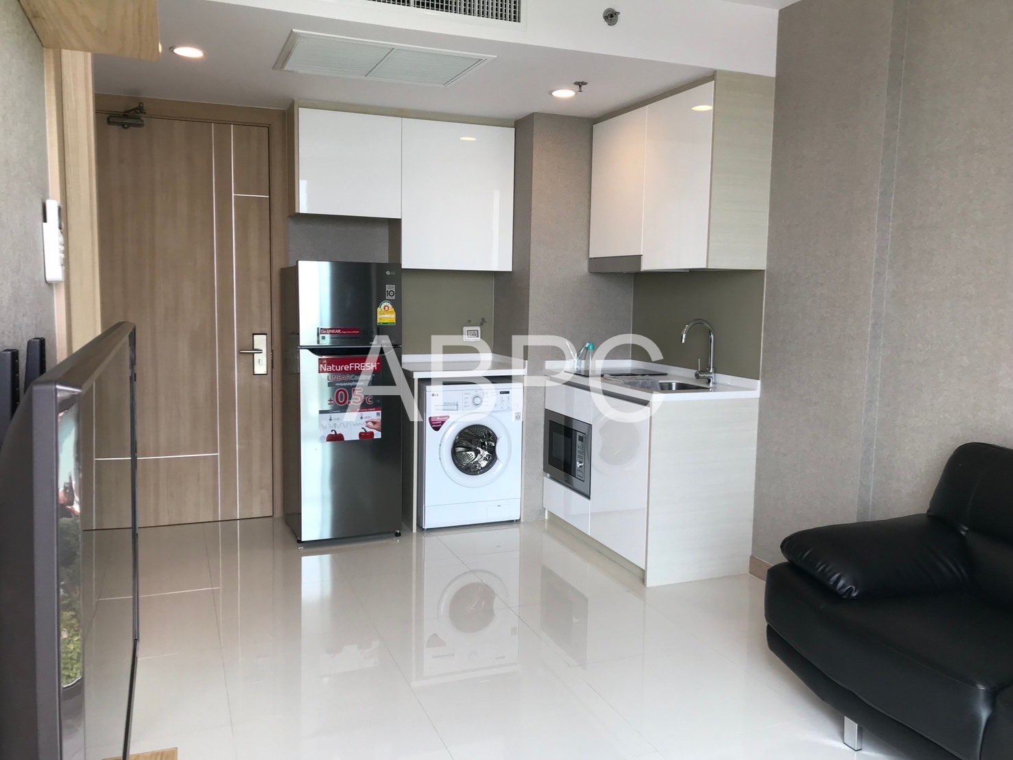 1 Bedroom For sale in Wongamat photo 6