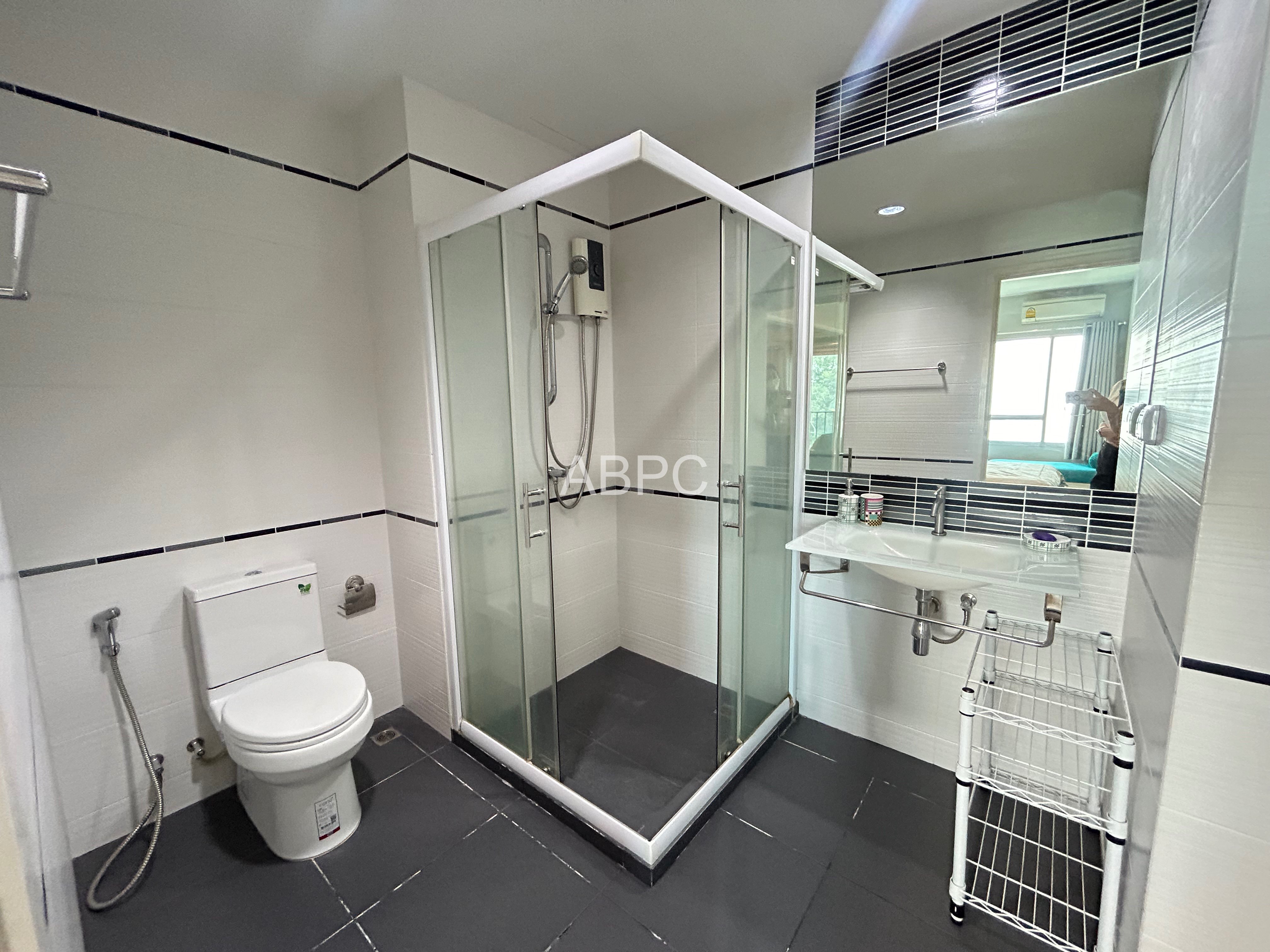 Just In 1 Bedroom Condo For Sale In North Pattaya photo 4