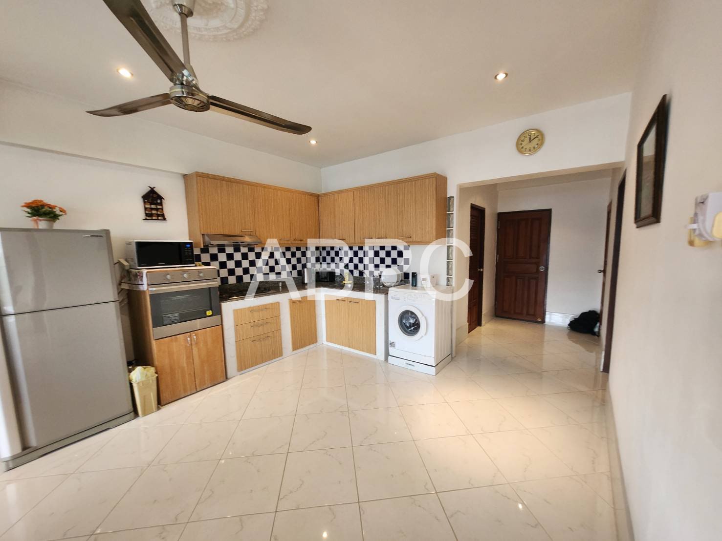 Large Renovated 1 Bed 1 Bed Condo In Pratumnak photo 5