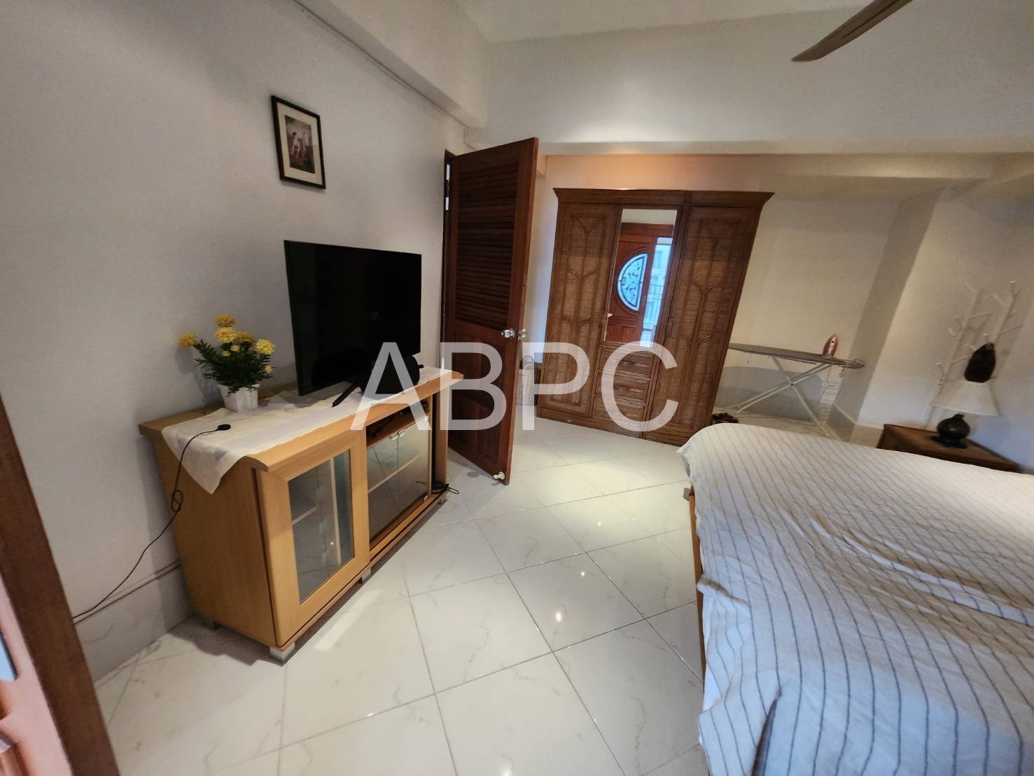 Large Renovated 1 Bed 1 Bed Condo In Pratumnak photo 7