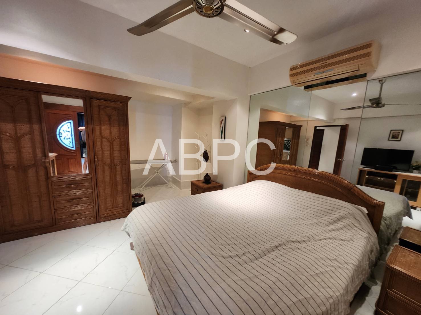 Large Renovated 1 Bed 1 Bed Condo In Pratumnak photo 8