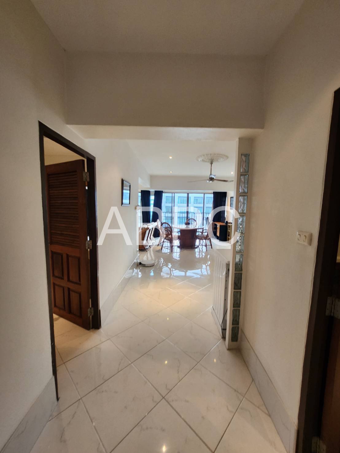 Large Renovated 1 Bed 1 Bed Condo In Pratumnak photo 9