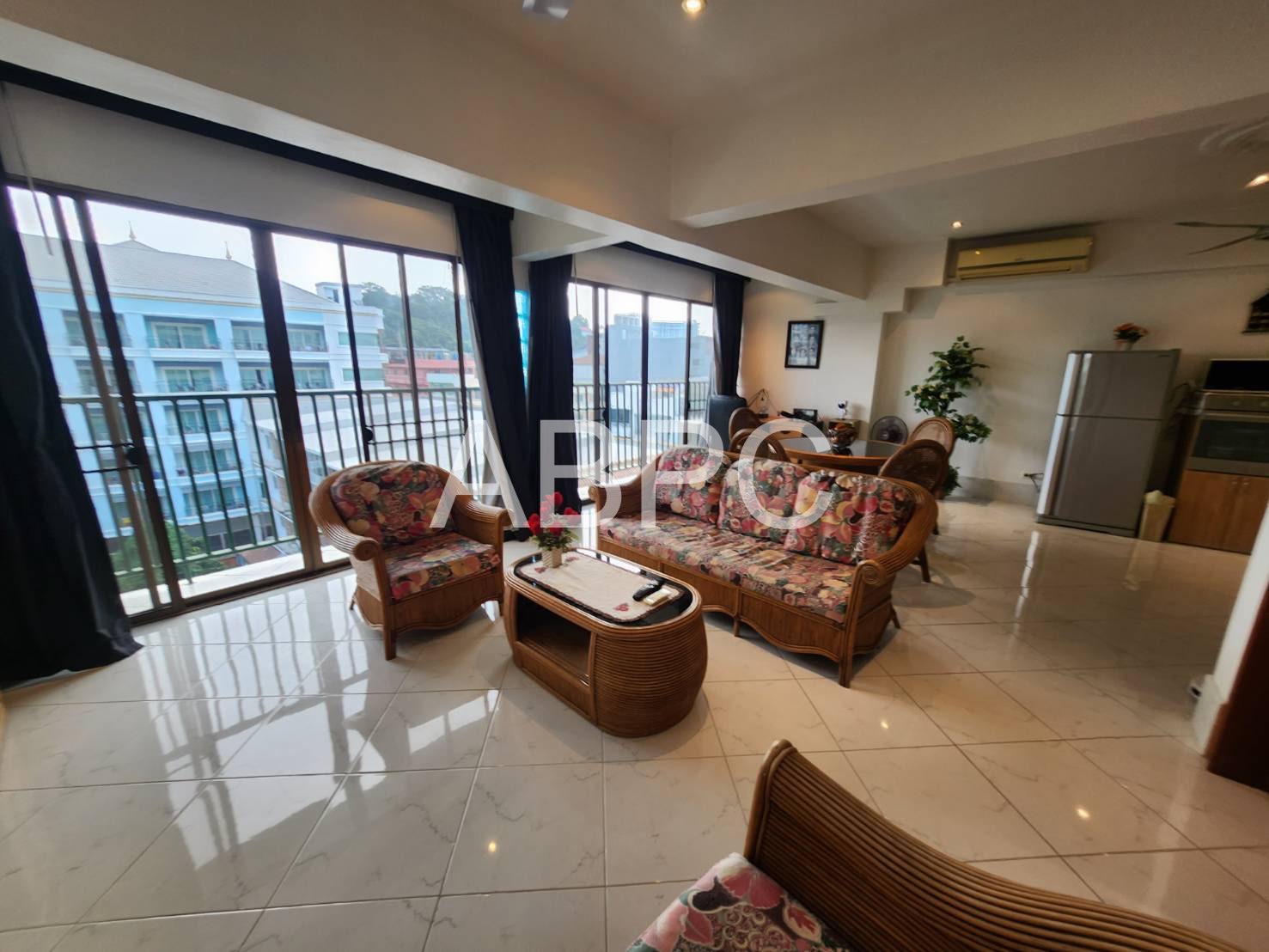 Large Renovated 1 Bed 1 Bed Condo In Pratumnak